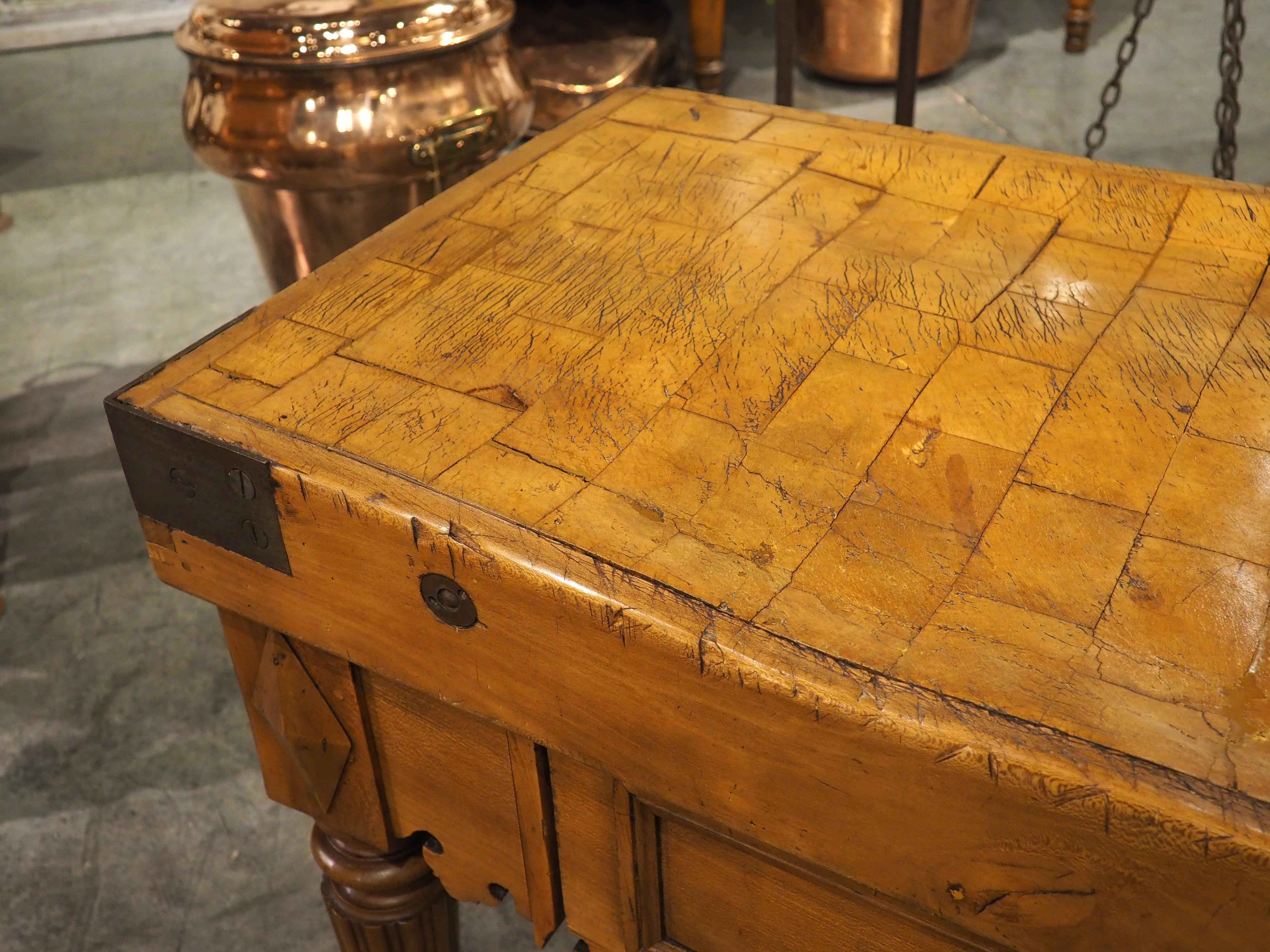 Antique French Kitchen Butcher Block Table with Drawer, Circa 1880 Bon état - En vente à Dallas, TX