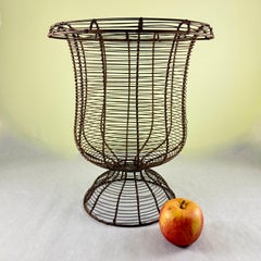 Antique French Urna grande de pedestal Hand Made Cesta de alambre trenzado negro, Finales del siglo XIX