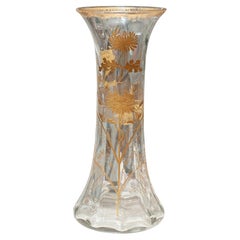 Vase français ancien à grande échelle avec dorure florale élaborée