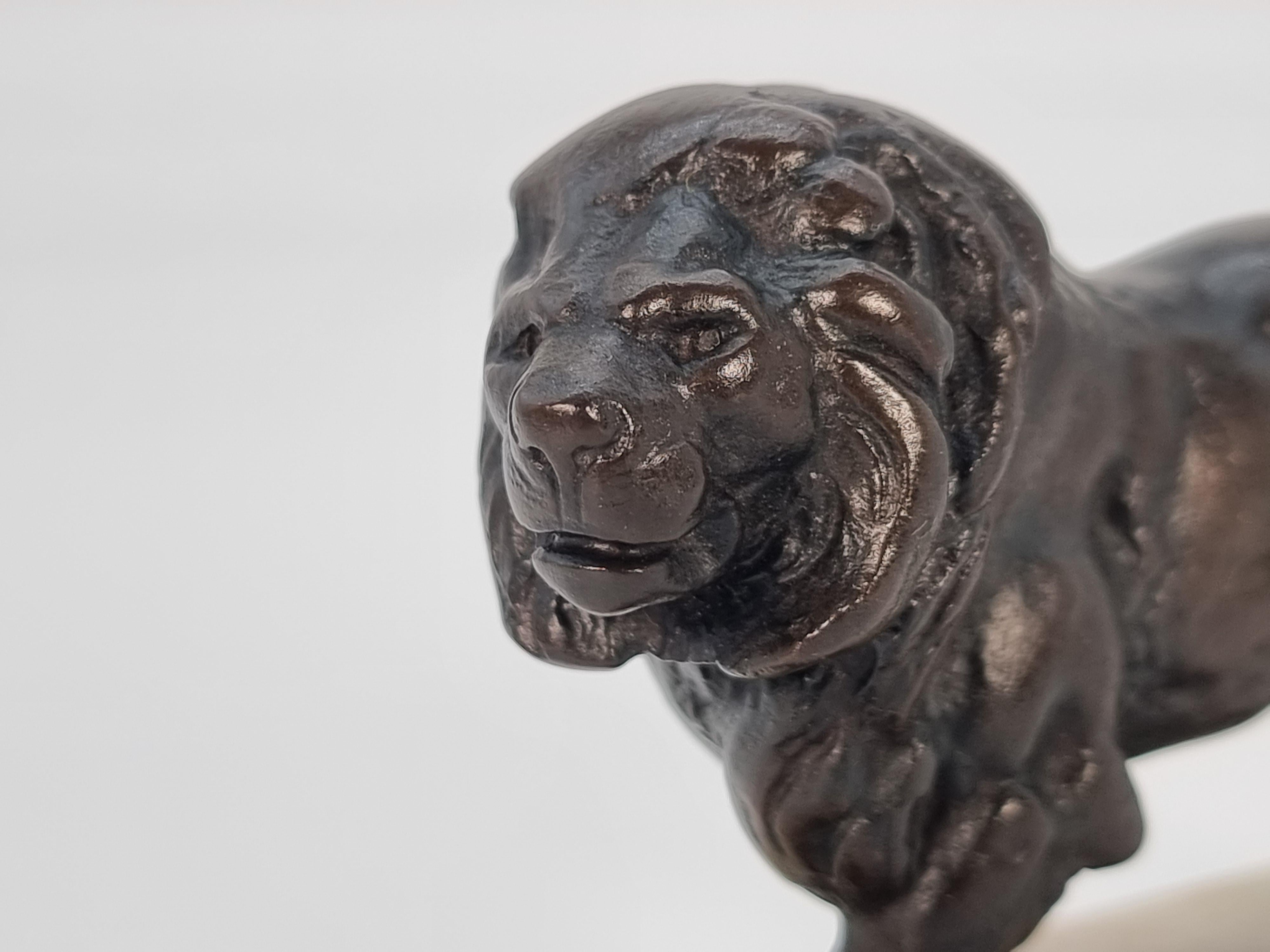 Antique French late 19th century bronze study of a prowling lion circa 1900 For Sale 4