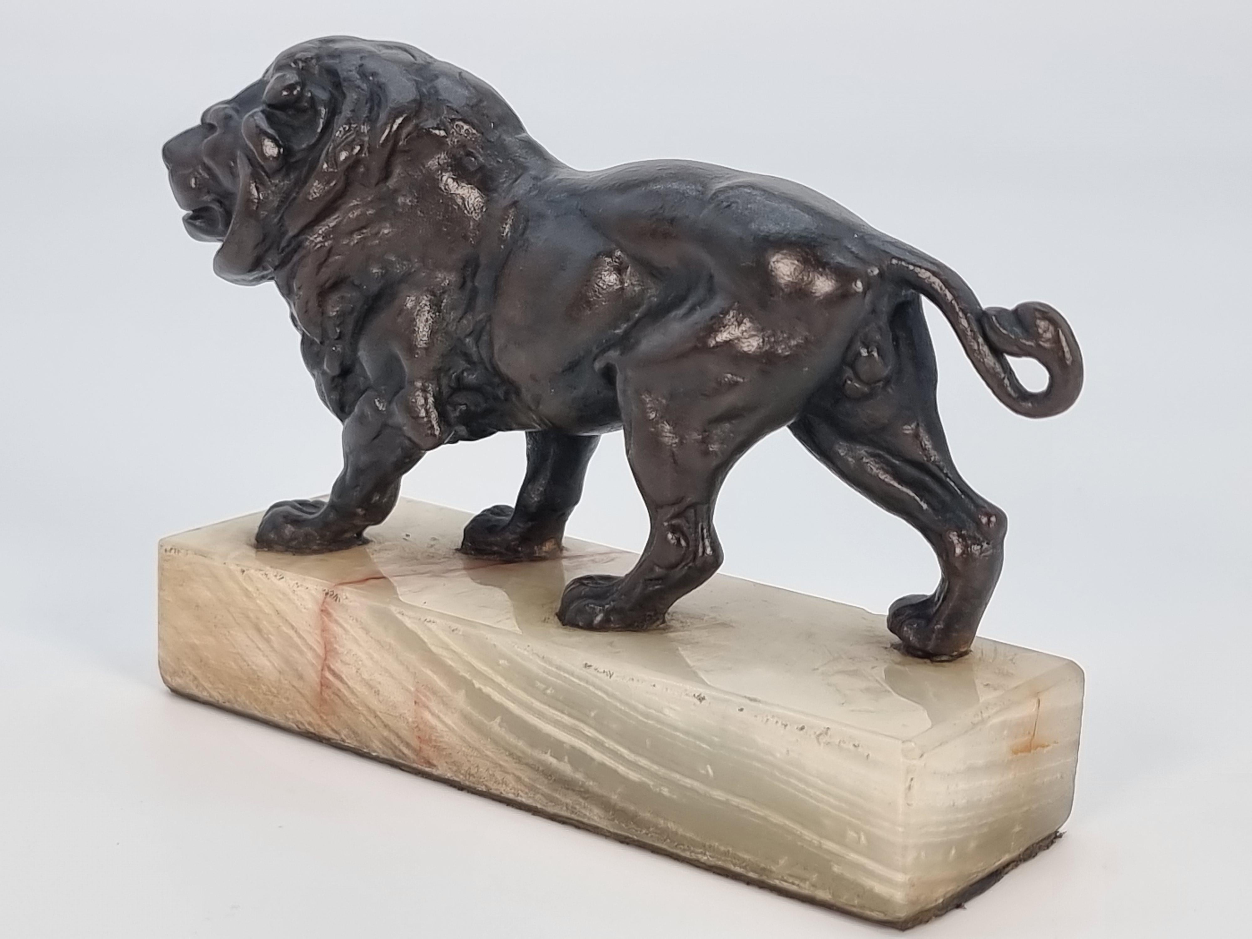 Antique French late 19th century bronze study of a prowling lion circa 1900 For Sale 1