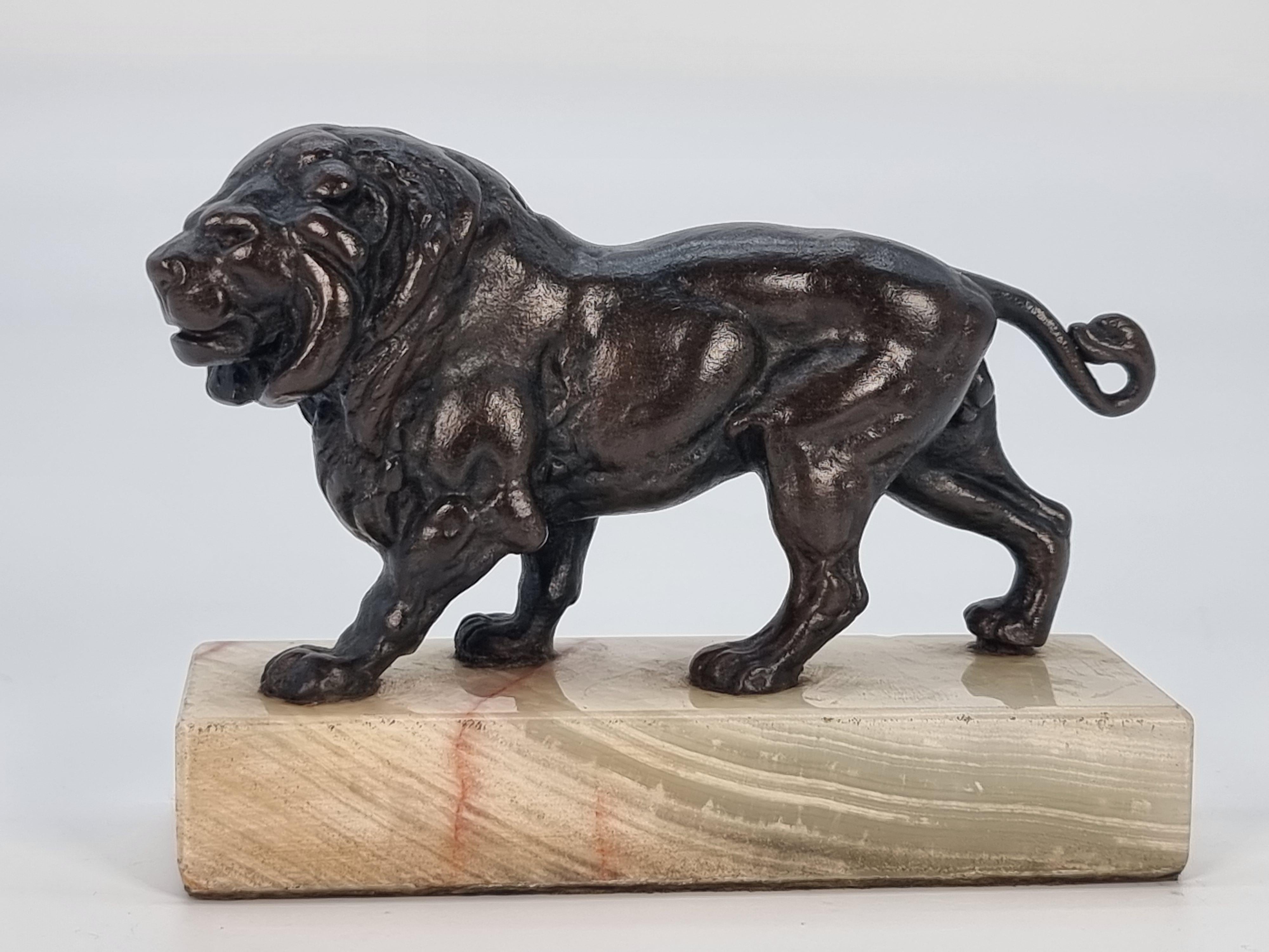 Antique French late 19th century bronze study of a prowling lion circa 1900 For Sale 2