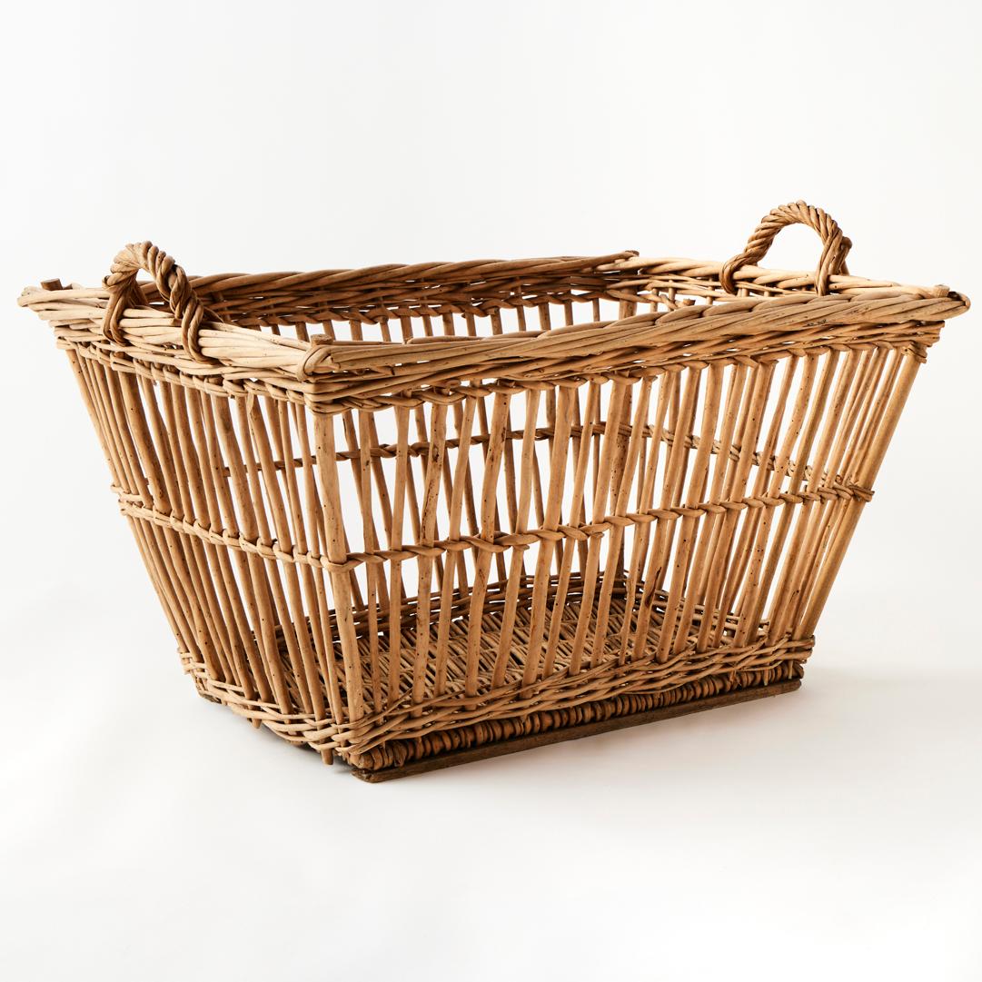 Antique French Laundry Basket In Good Condition In New York, NY