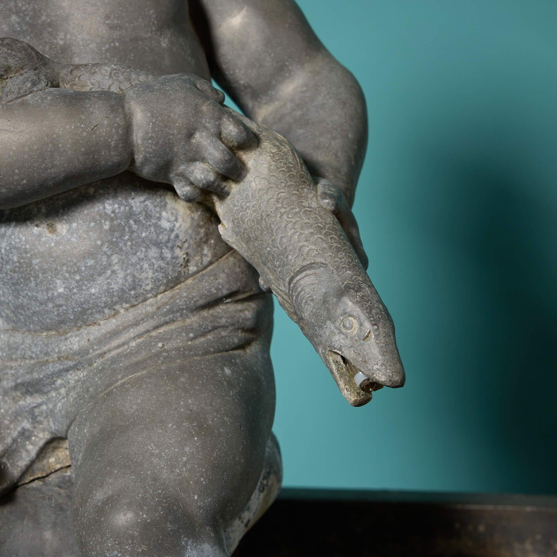 Antique French Bleilegierung Brunnen mit Cherub Figur (Französisch) im Angebot