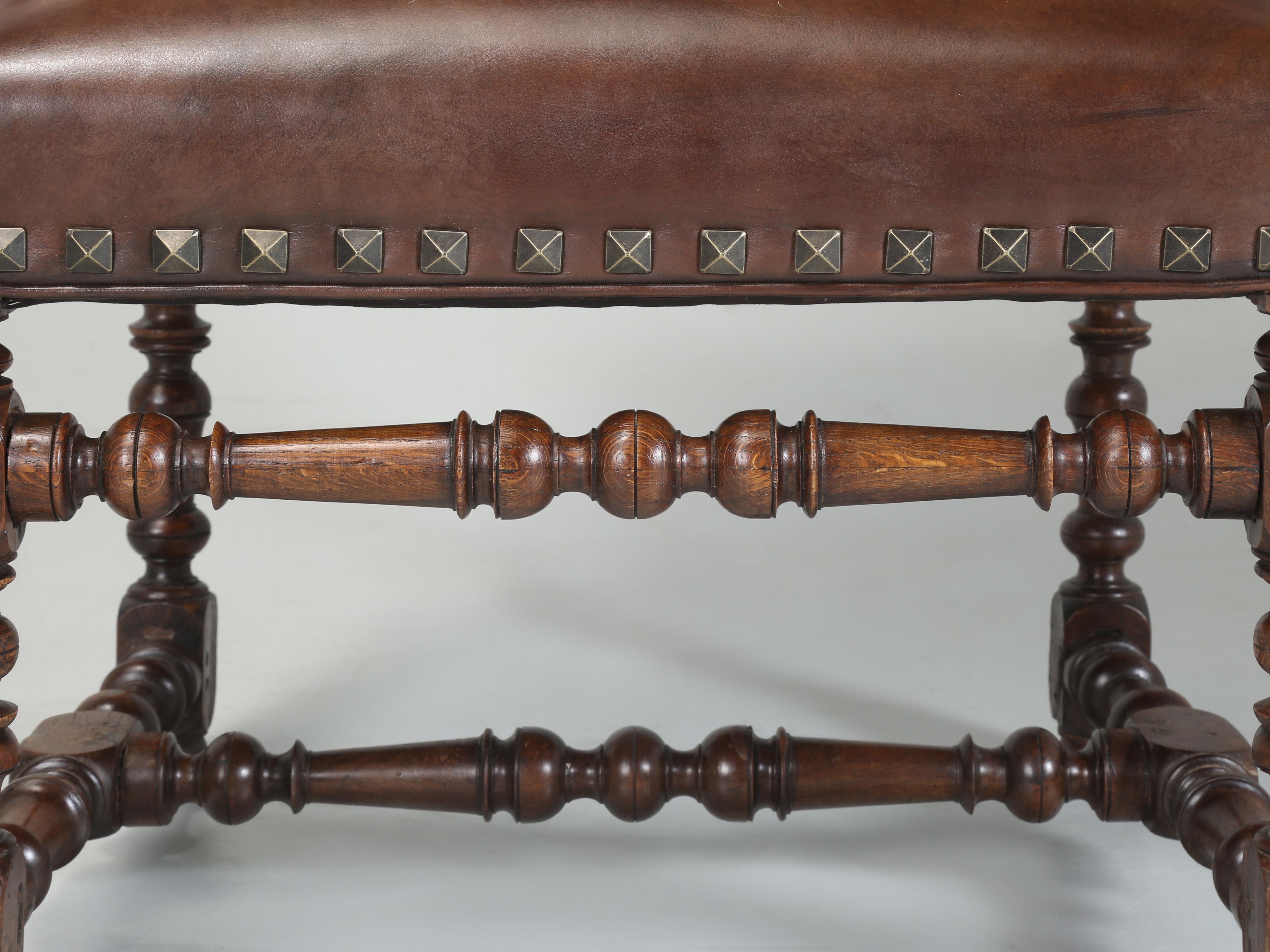Fauteuil ancien en cuir français en noyer, entièrement restauré de l'intérieur en vente 6