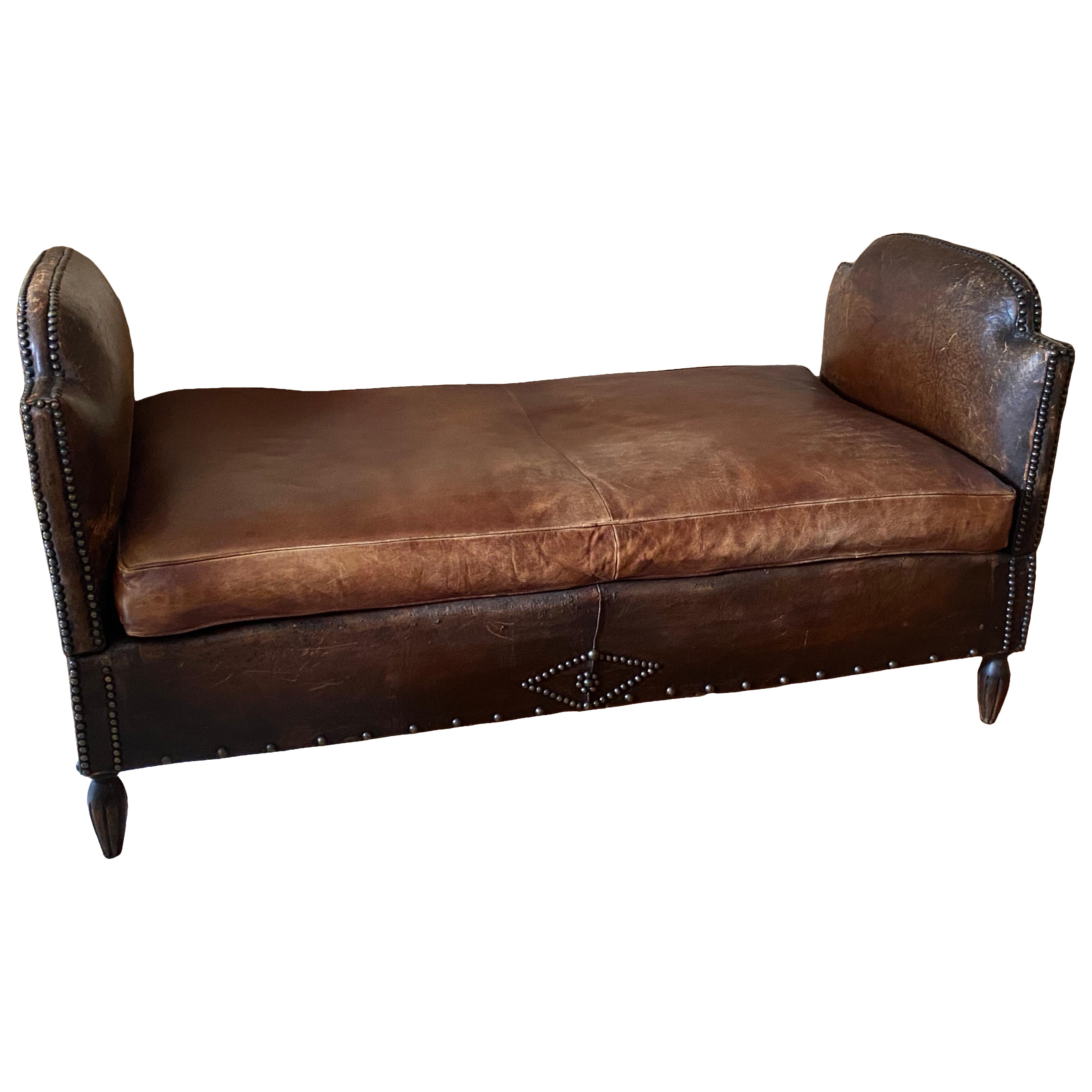 Antique French Leder Drop Arm Daybed Sofa im Angebot