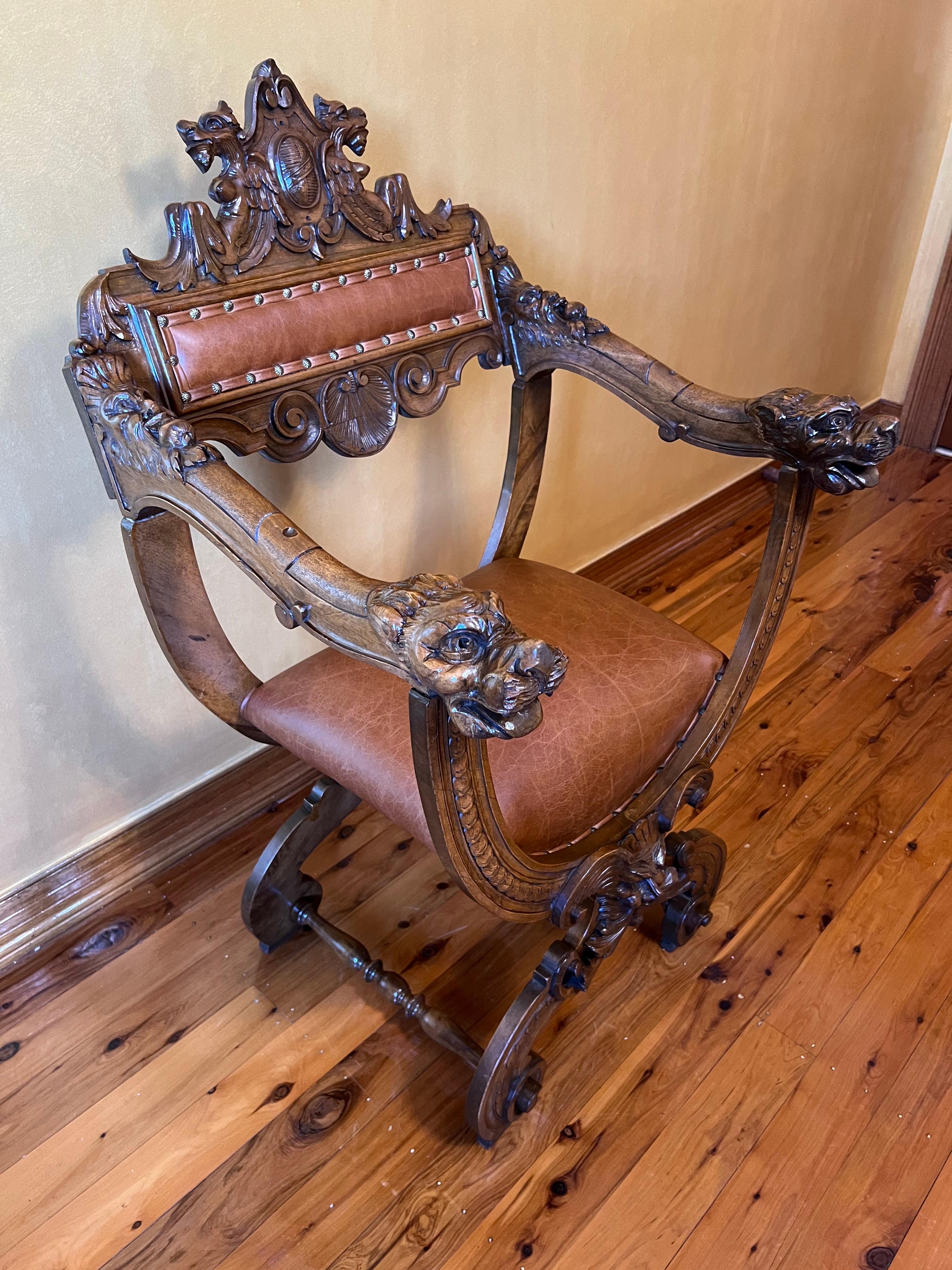 Antique French Leather & Oak Savonarola Armchair In Good Condition For Sale In EDENSOR PARK, NSW