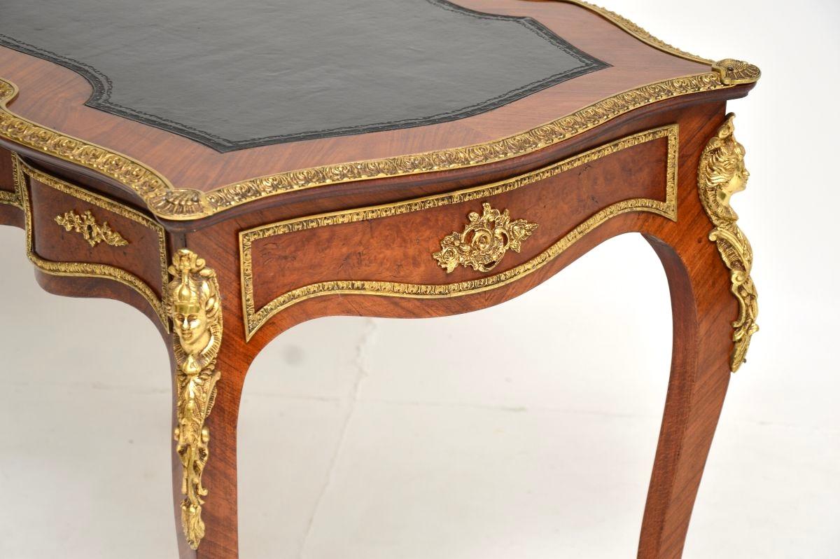 Antiker französischer Bureau Plat-Schreibtisch mit Lederplatte 5