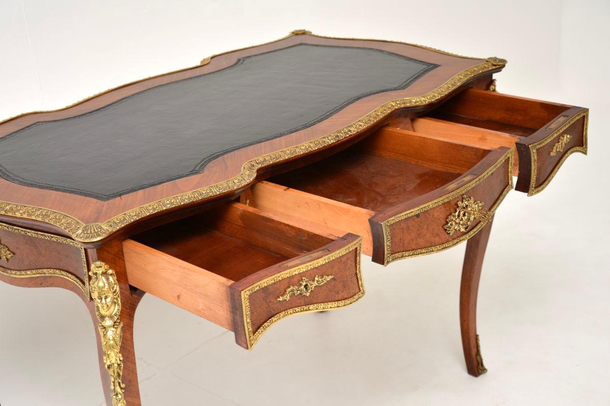 Antiker französischer Bureau Plat-Schreibtisch mit Lederplatte (Louis XIV.)