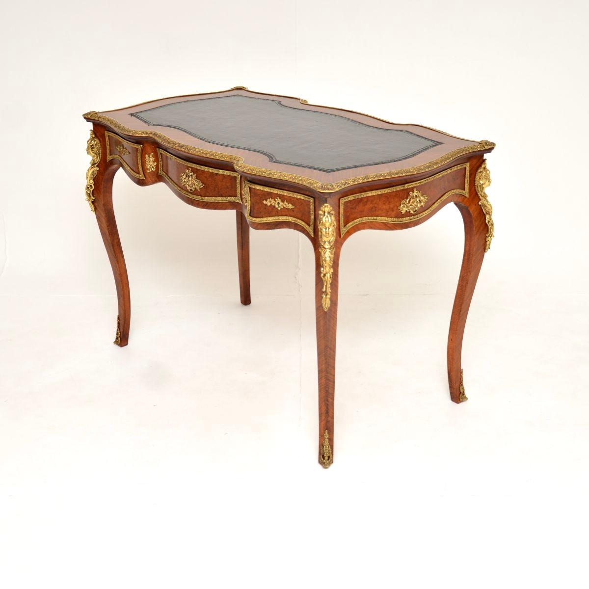 Antiker französischer Bureau Plat-Schreibtisch mit Lederplatte im Zustand „Gut“ in London, GB