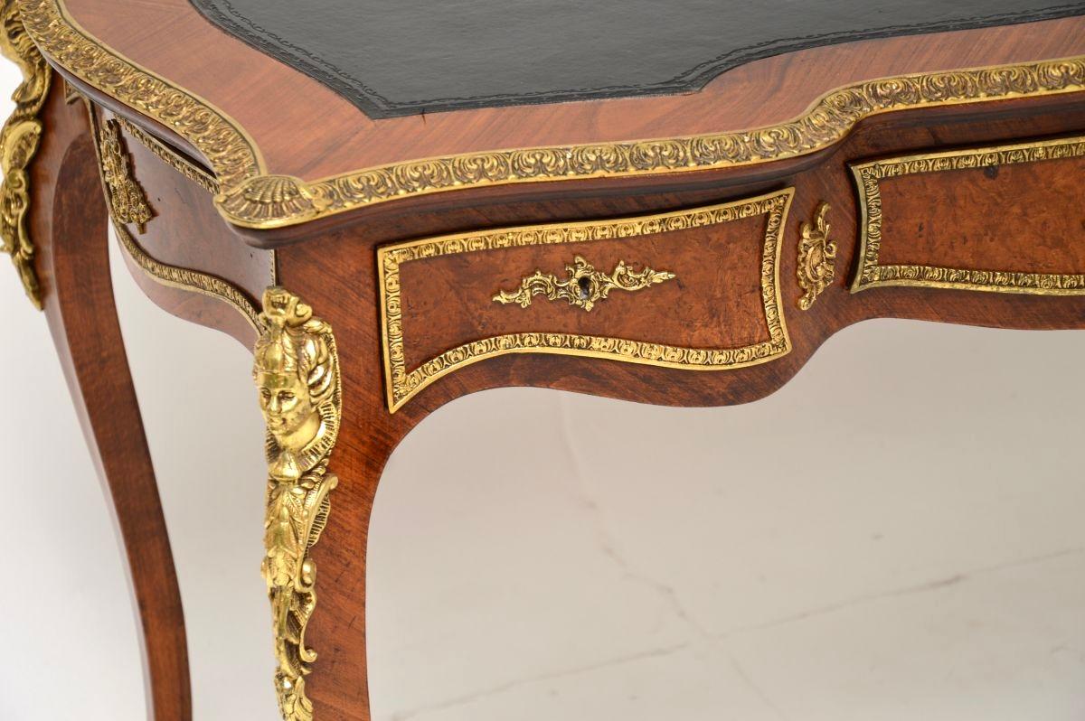 Antiker französischer Bureau Plat-Schreibtisch mit Lederplatte 1