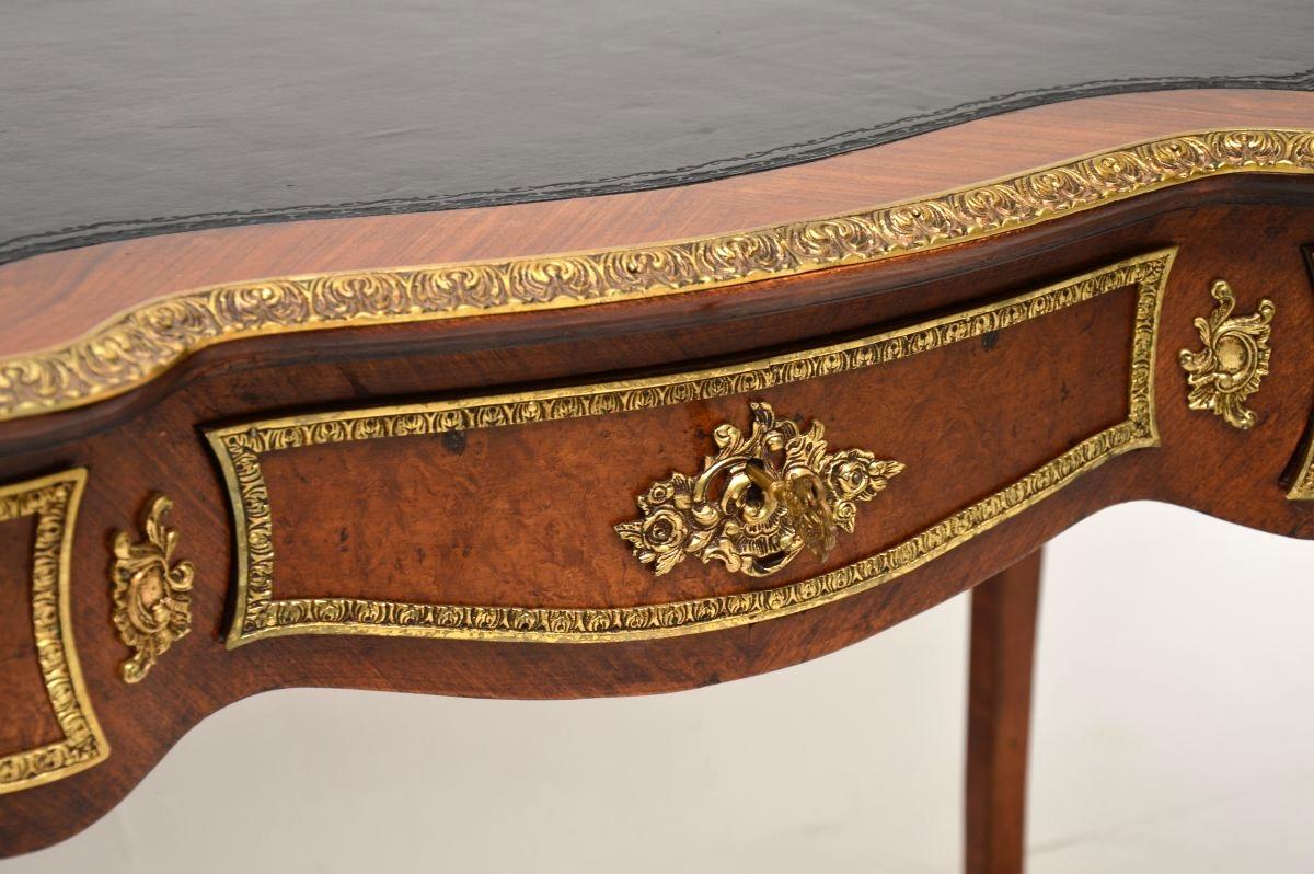 Antiker französischer Bureau Plat-Schreibtisch mit Lederplatte 2