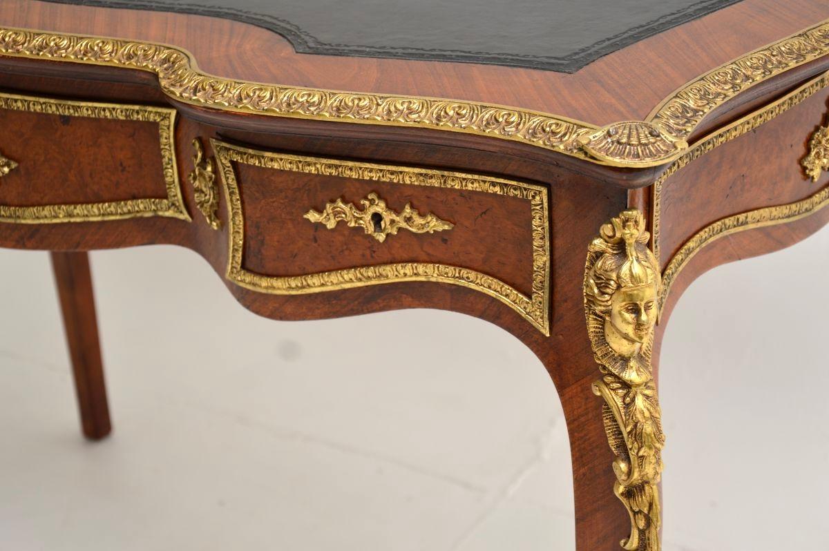 Antiker französischer Bureau Plat-Schreibtisch mit Lederplatte 3