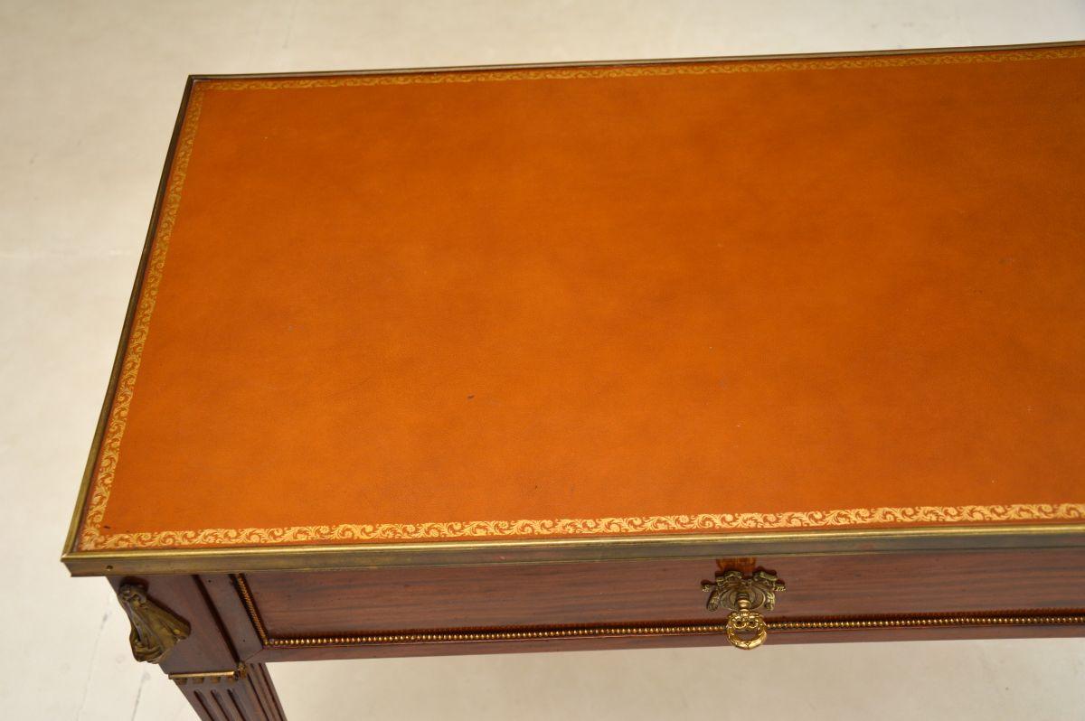 Escritorio / Mesa de Escribir Antique French Leather Top mediados del siglo XX