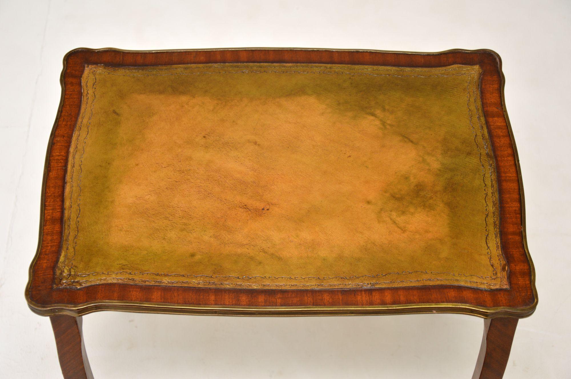 Nido de Mesas Antique French Leather Top en venta 2