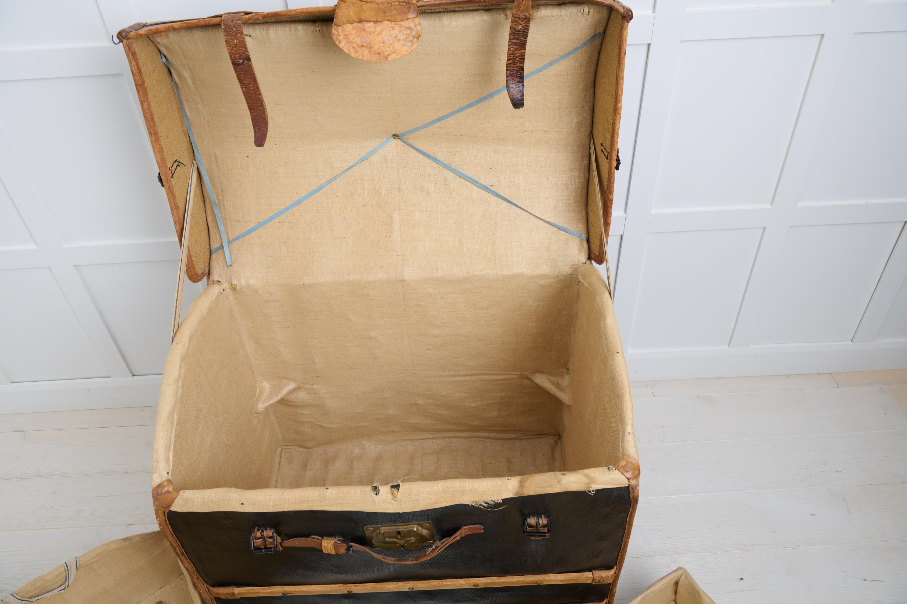 19th Century Antique French Leather Travel Trunk Beaumont, with Linen Interior For Sale