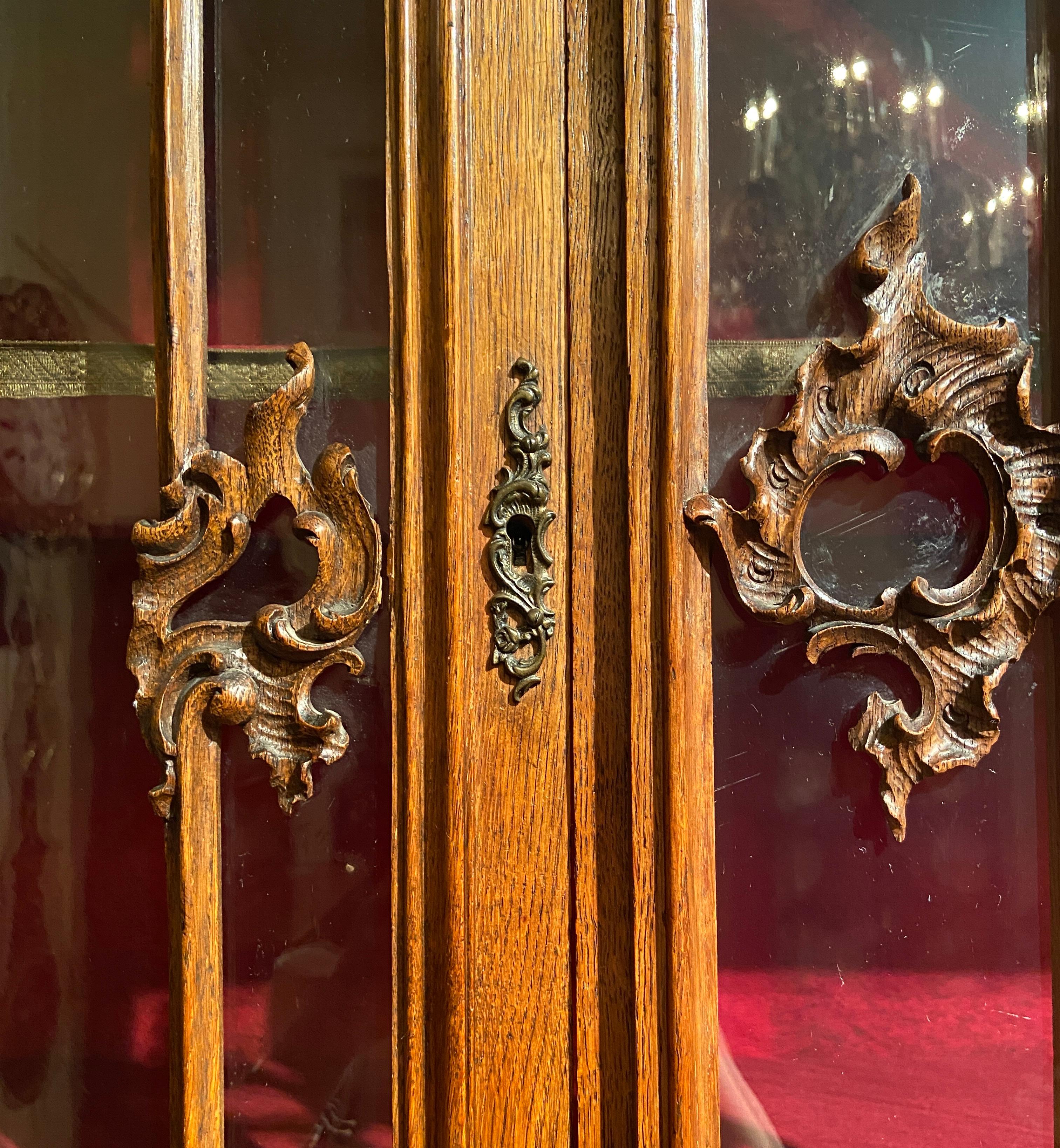 Antique French Liégeoise Carved Cabinet with Glass Front Doors, Circa 1860-1880 In Good Condition For Sale In New Orleans, LA
