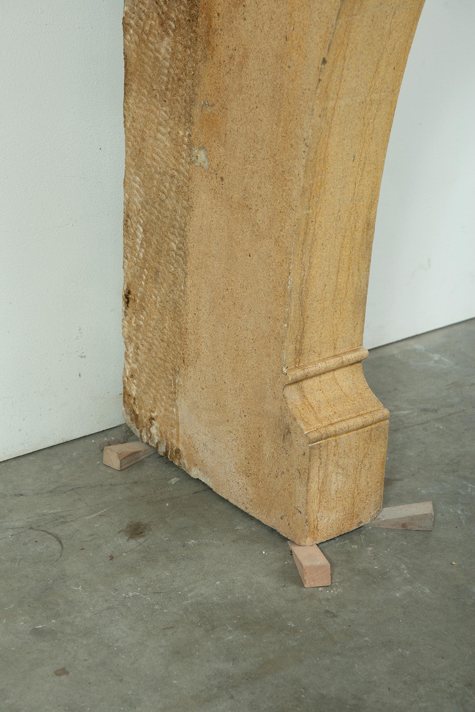 Antique French Chimenea de Piedra Caliza Estilo Campagnard en venta 10