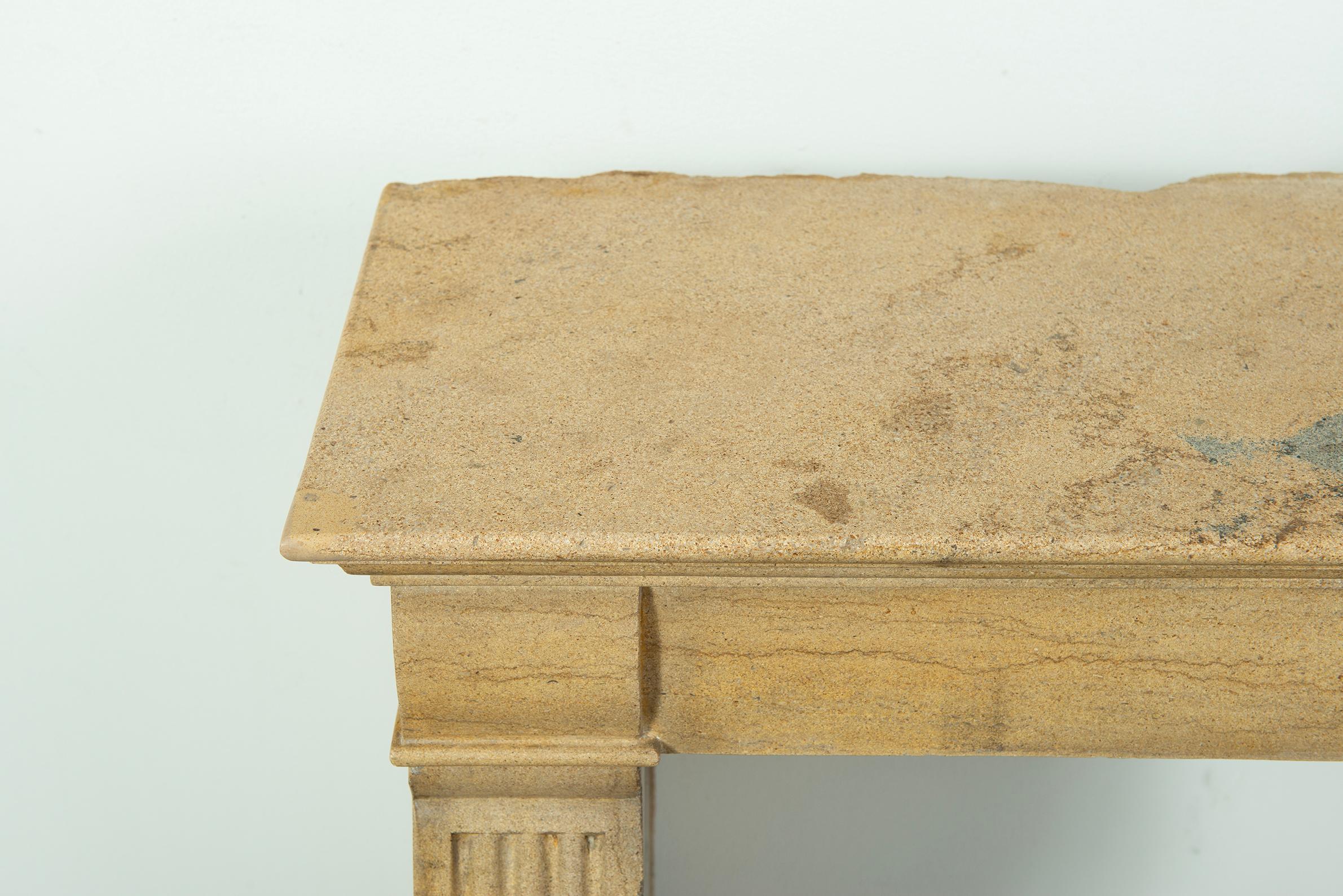 Antique French Chimenea de Piedra Caliza Estilo Campagnard en venta 4