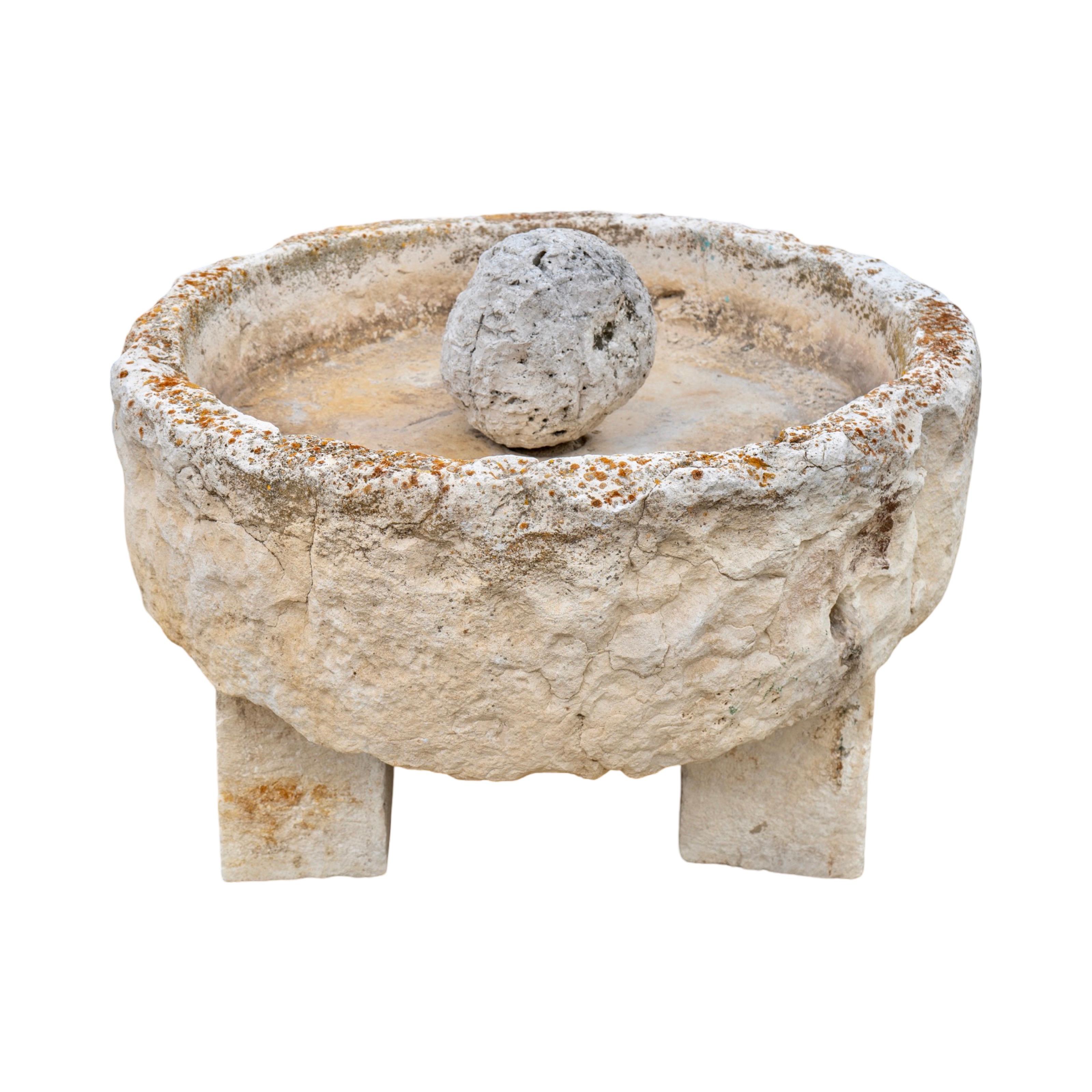Antique French Limestone Circular Trough In Good Condition For Sale In Dallas, TX
