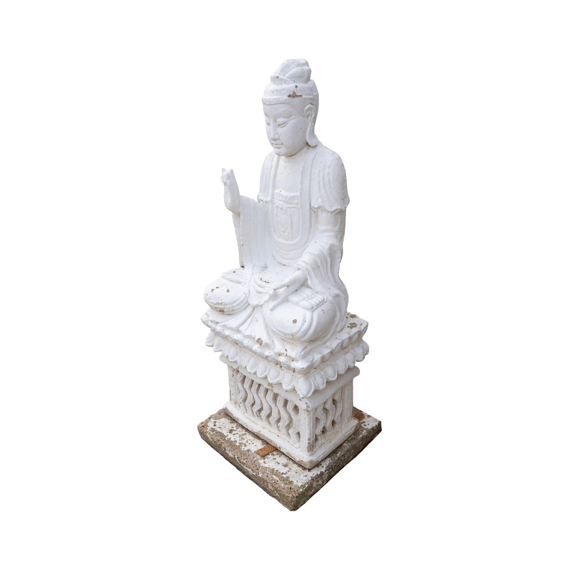 Antike französische Guanyin-Skulptur aus Kalkstein-Komposit (19. Jahrhundert) im Angebot
