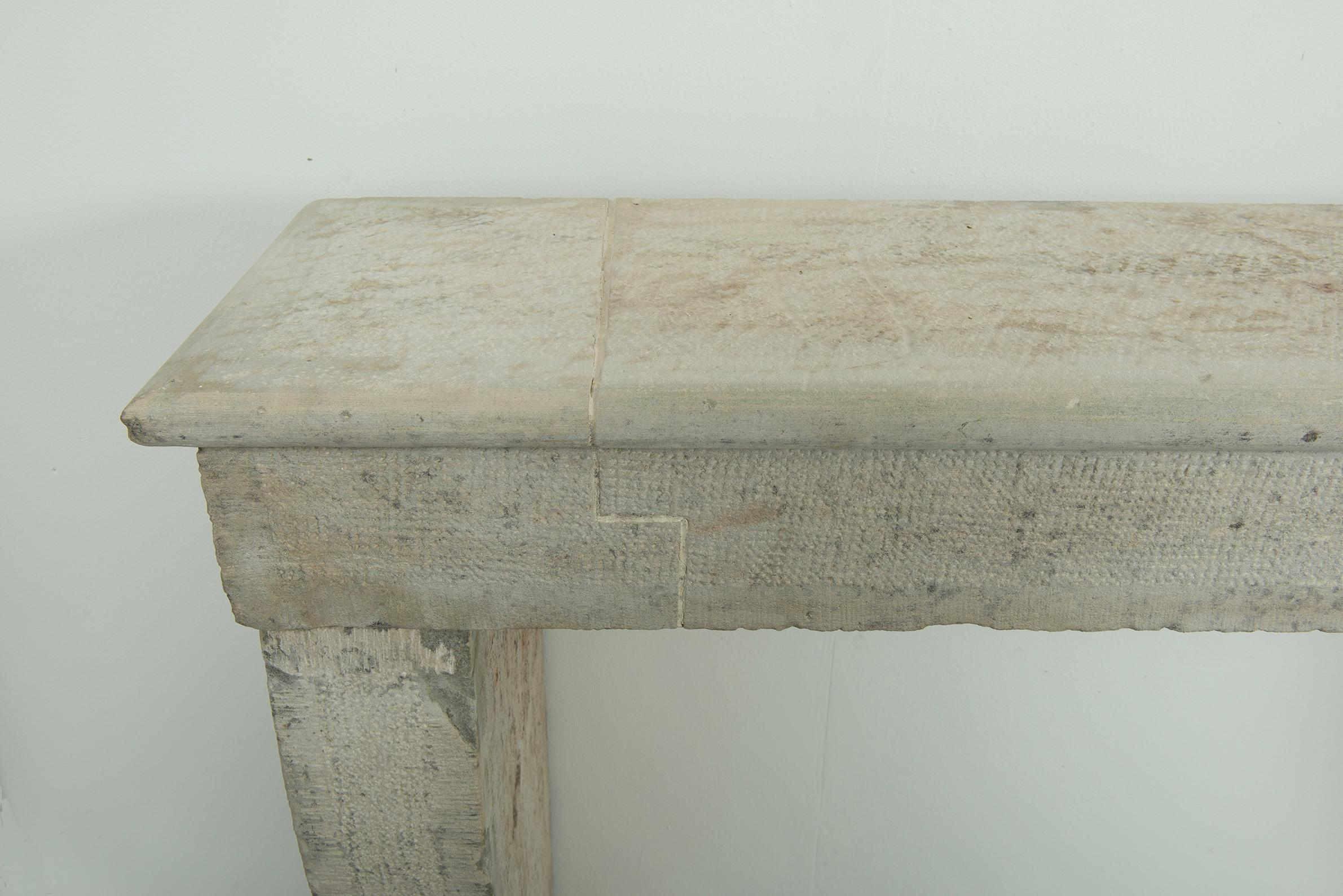 Repisa de chimenea de piedra caliza Antique French en venta 5