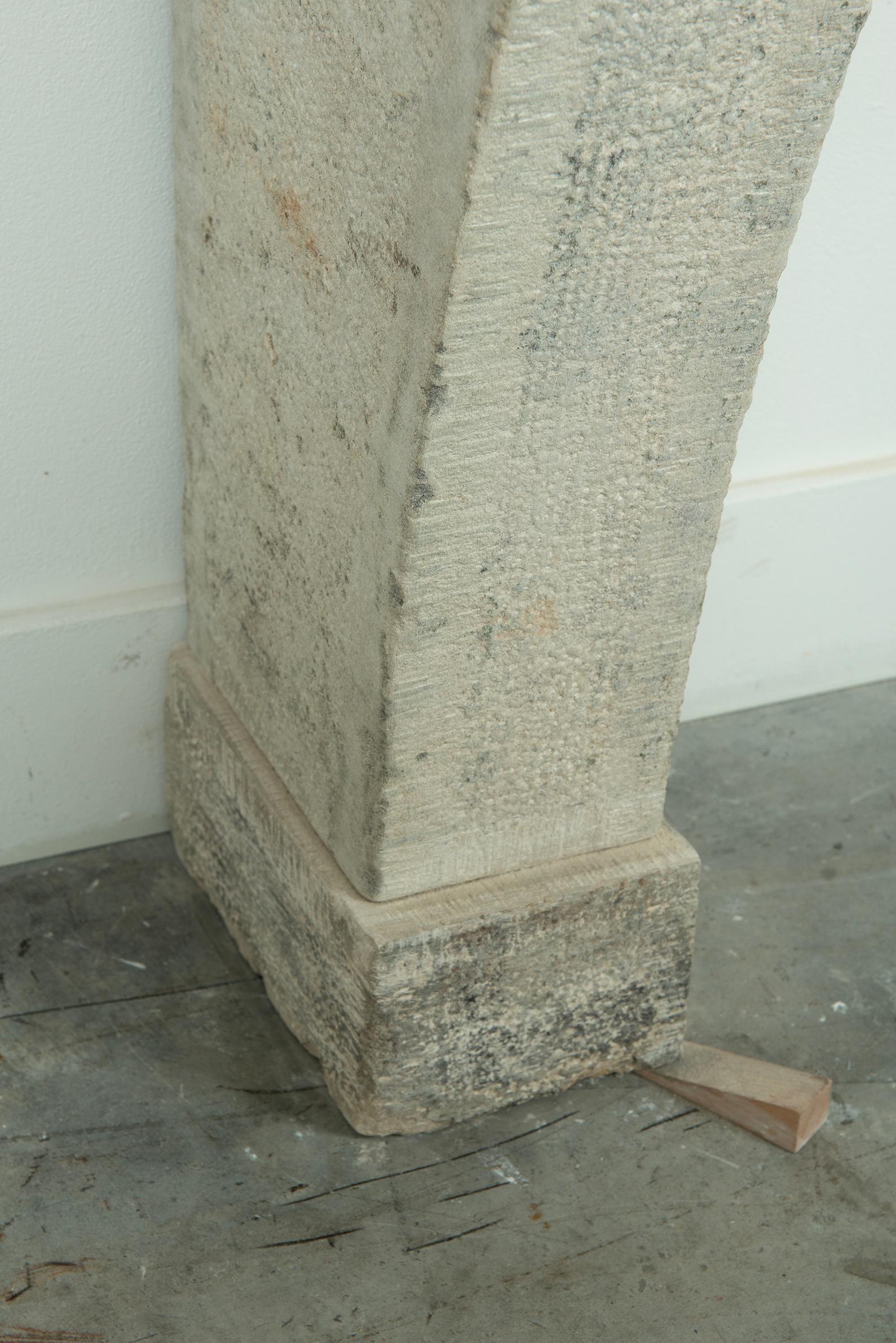 Repisa de chimenea de piedra caliza Antique French en venta 8