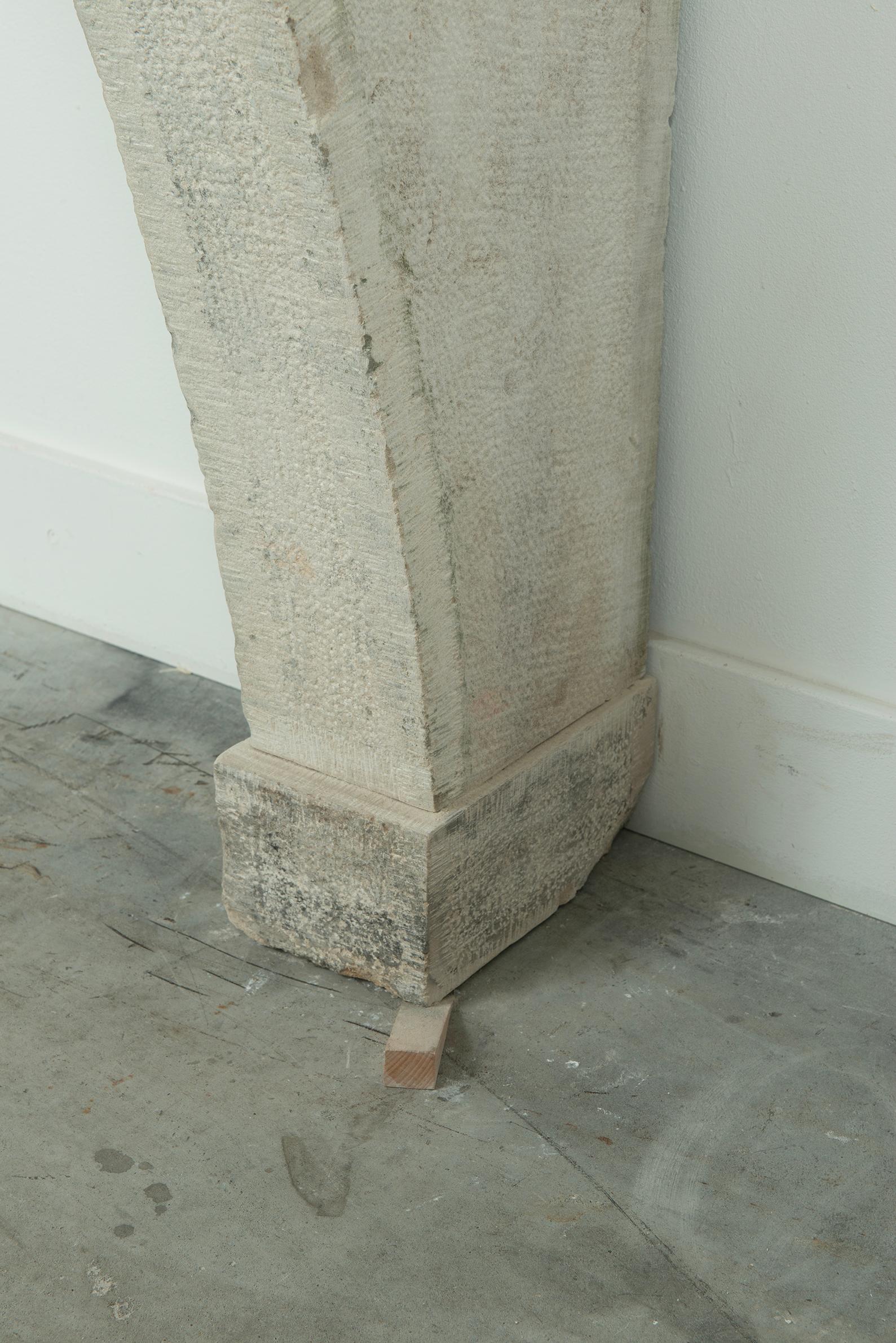 Repisa de chimenea de piedra caliza Antique French en venta 9