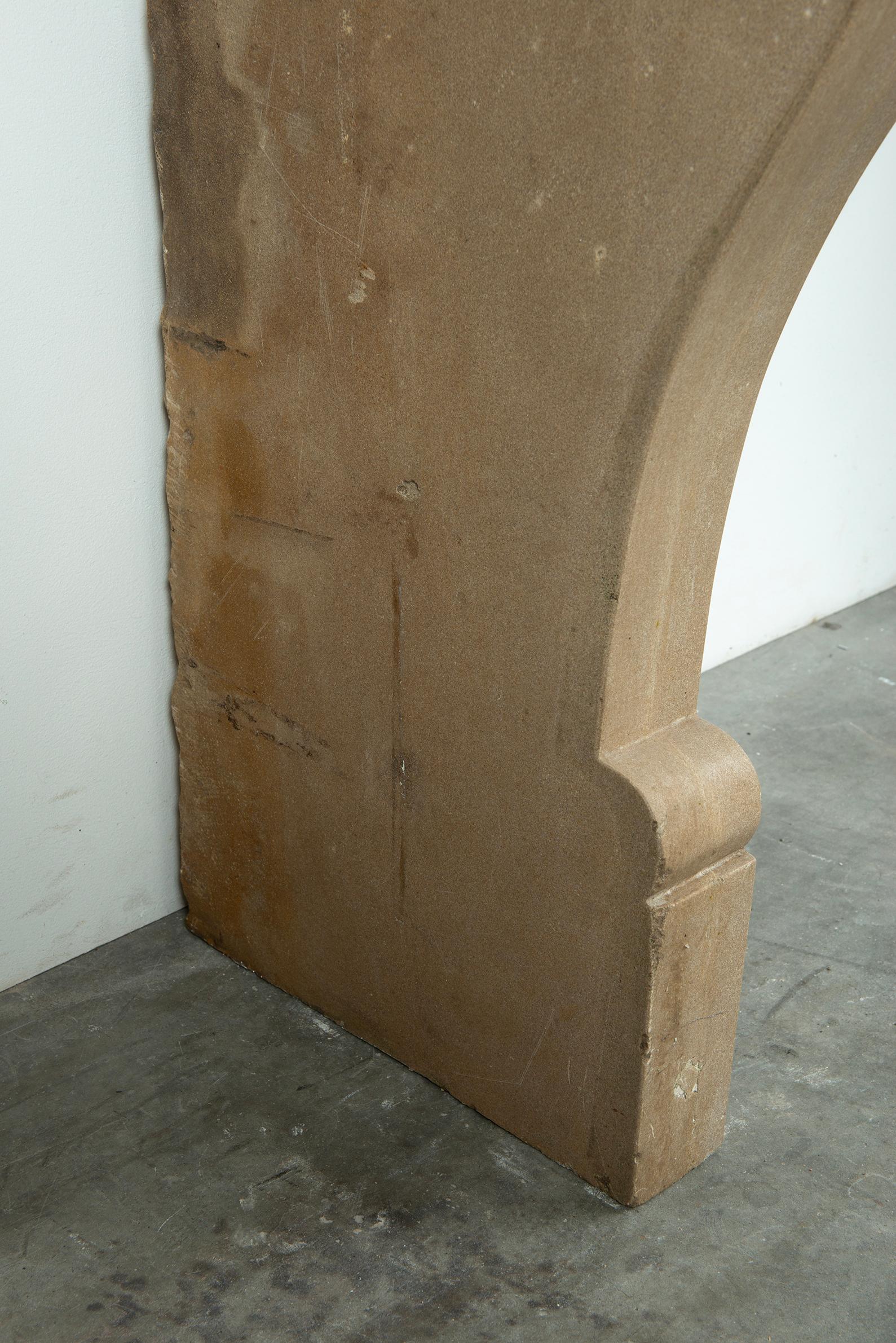 Repisa de chimenea de piedra caliza Antique French en venta 8