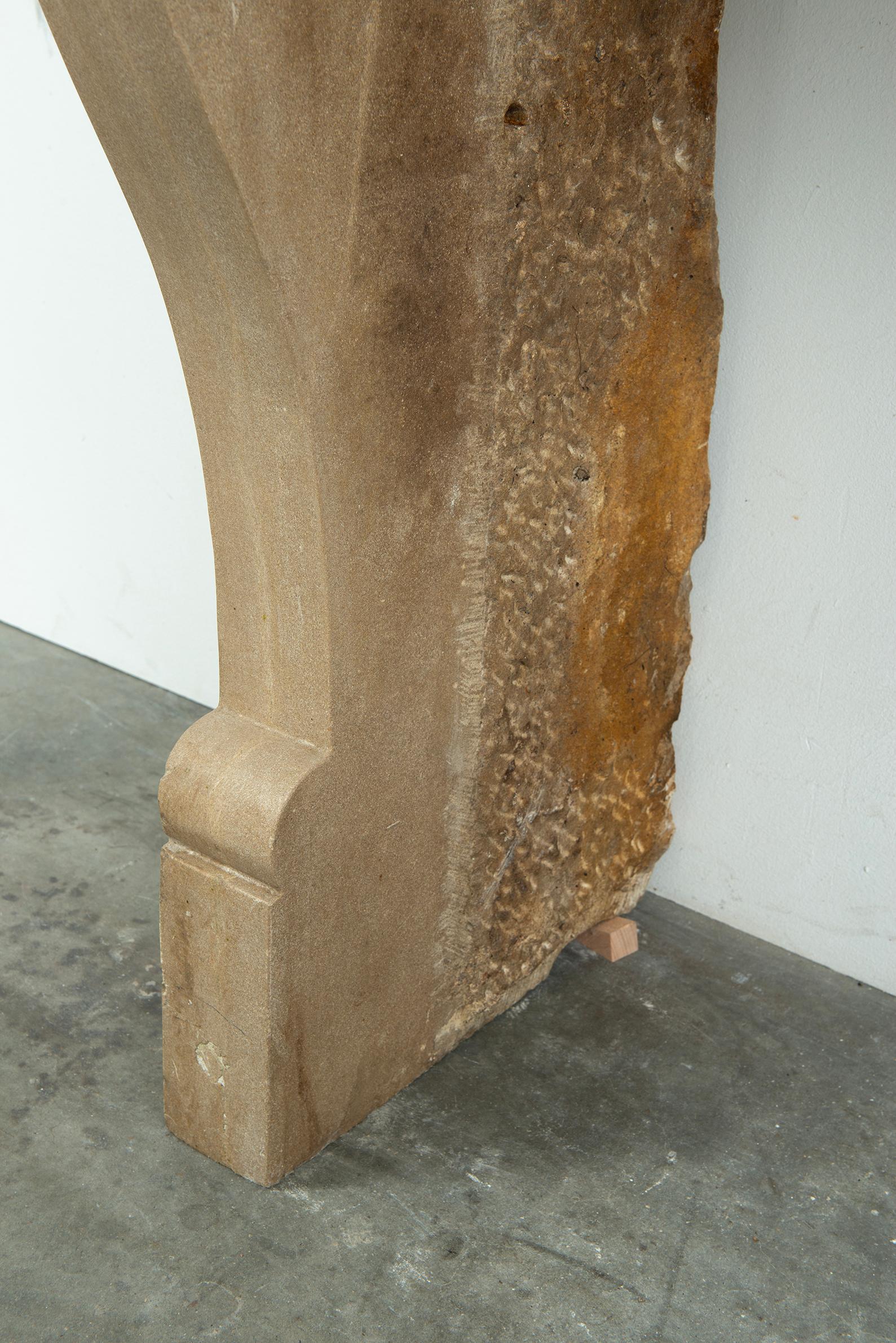 Repisa de chimenea de piedra caliza Antique French en venta 10