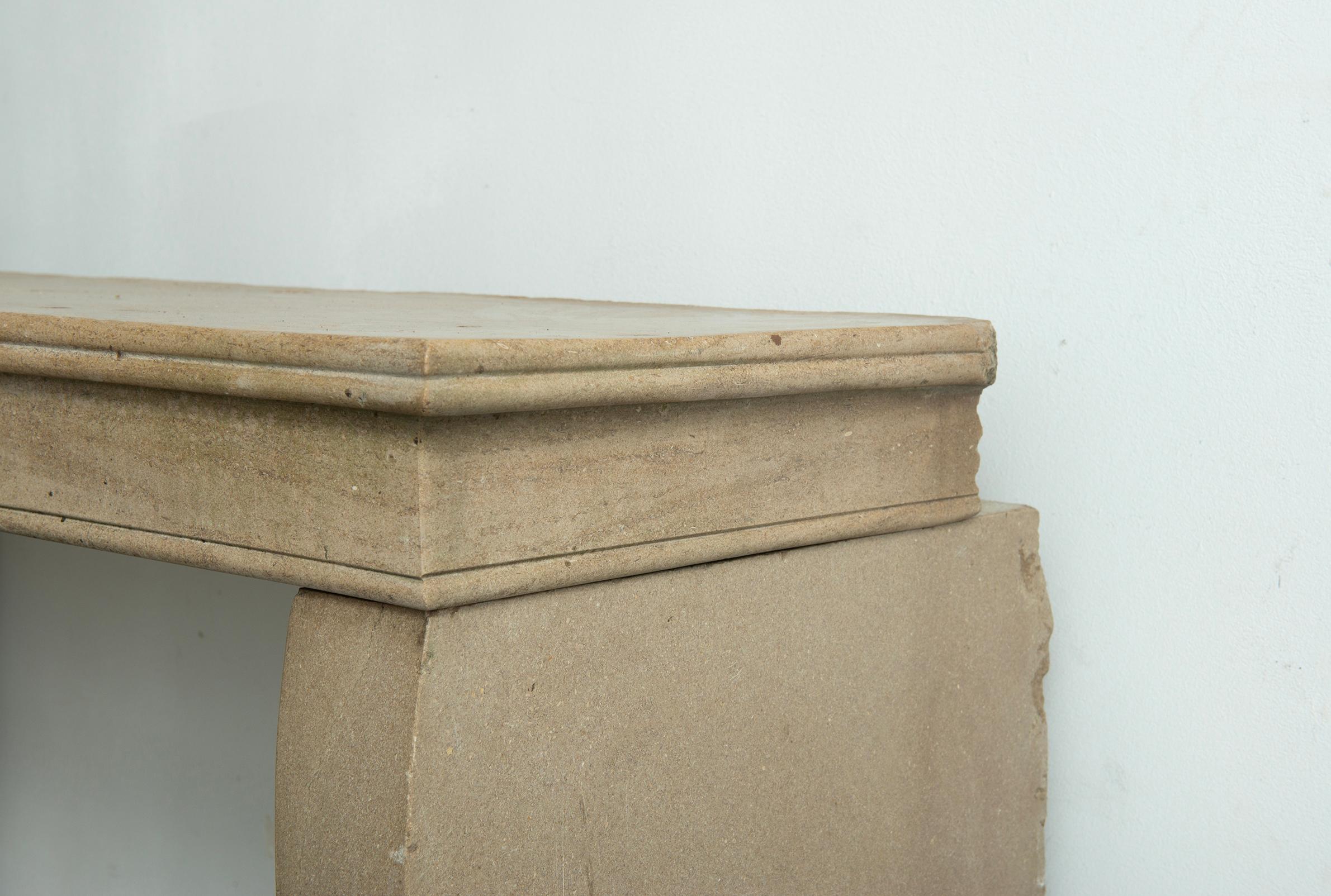 Repisa de chimenea de piedra caliza Antique French en venta 12
