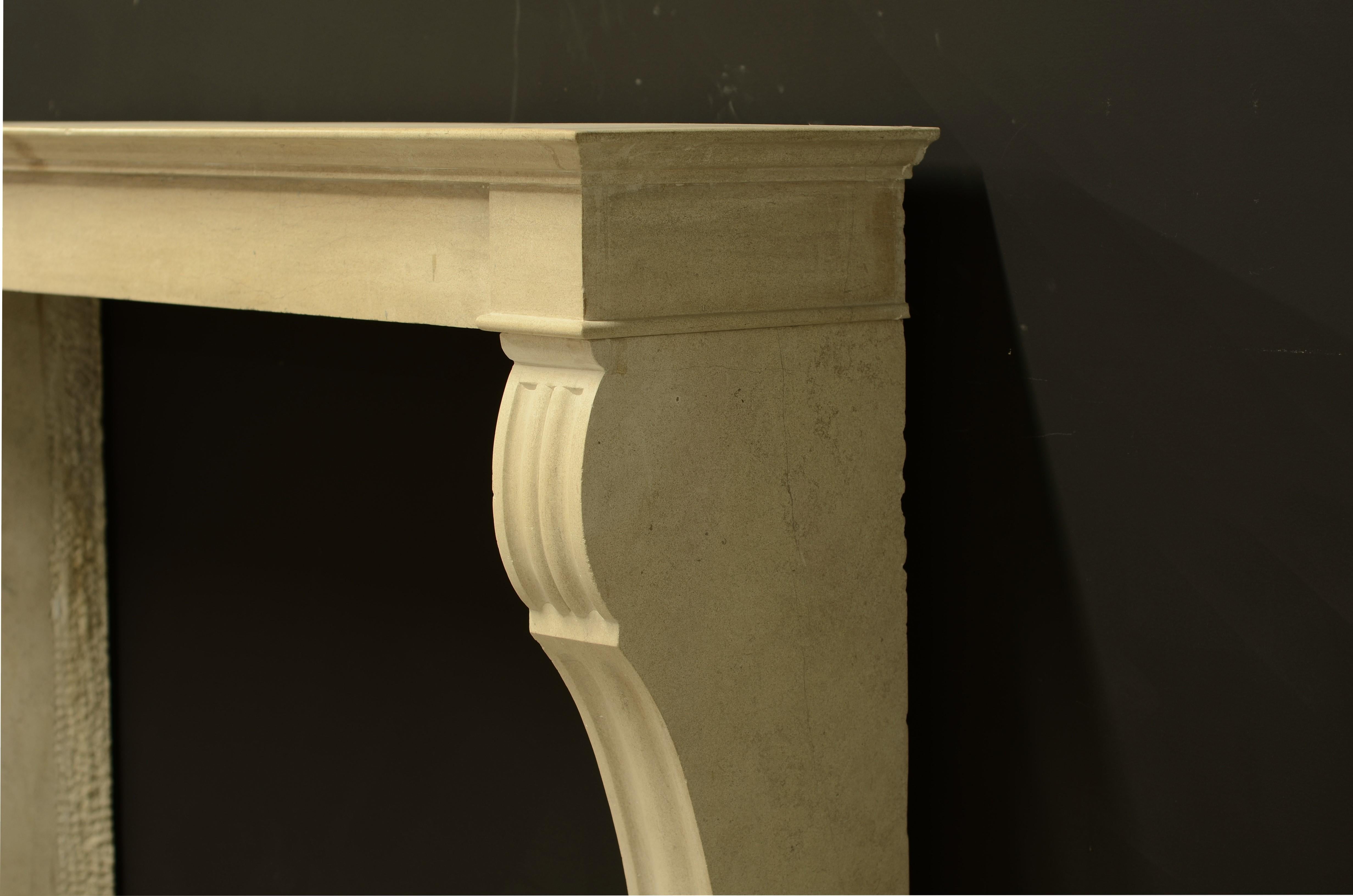 Antique French Limestone Fireplace Mantel In Good Condition In Haarlem, Noord-Holland