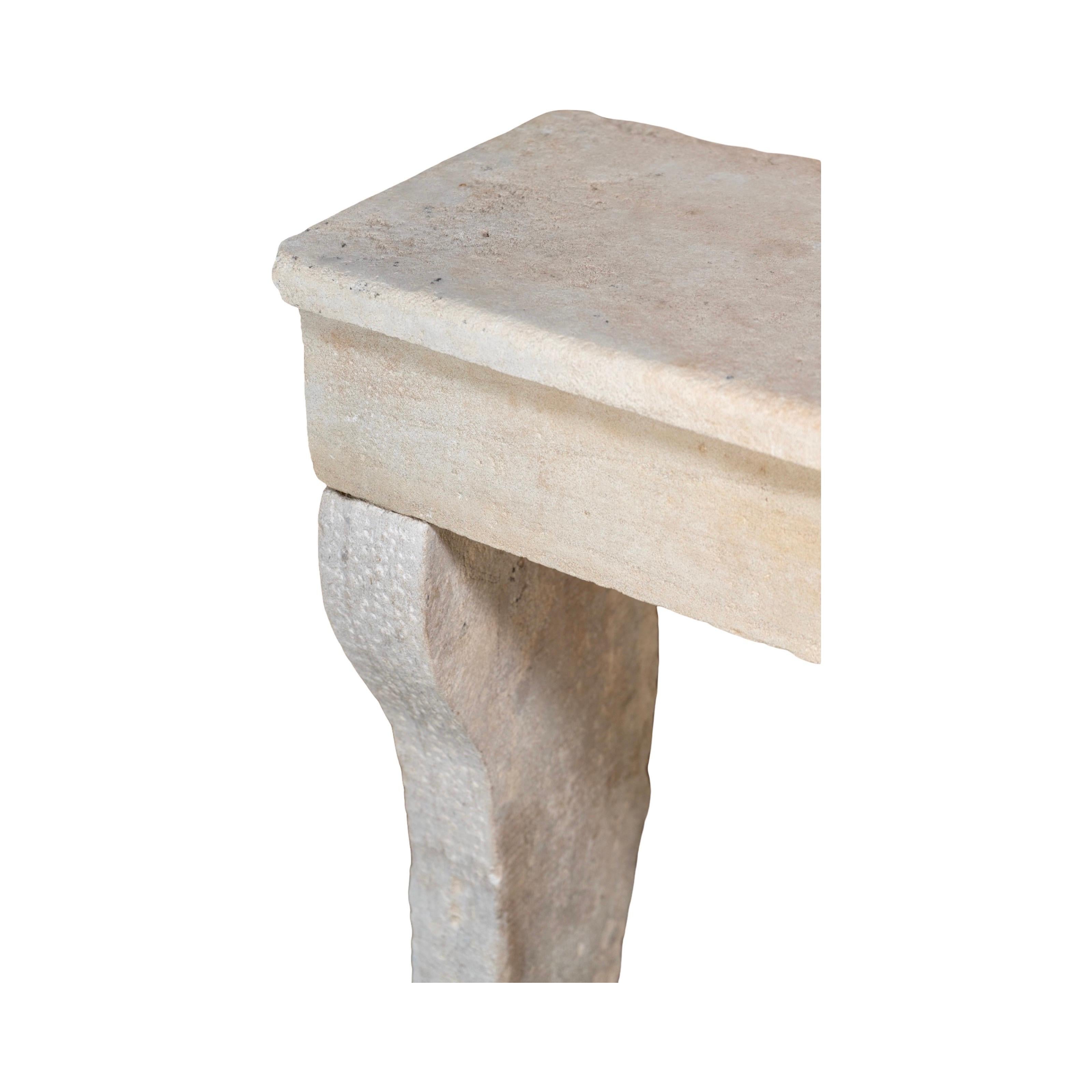 Calcaire Cheminée ancienne en pierre calcaire française en vente