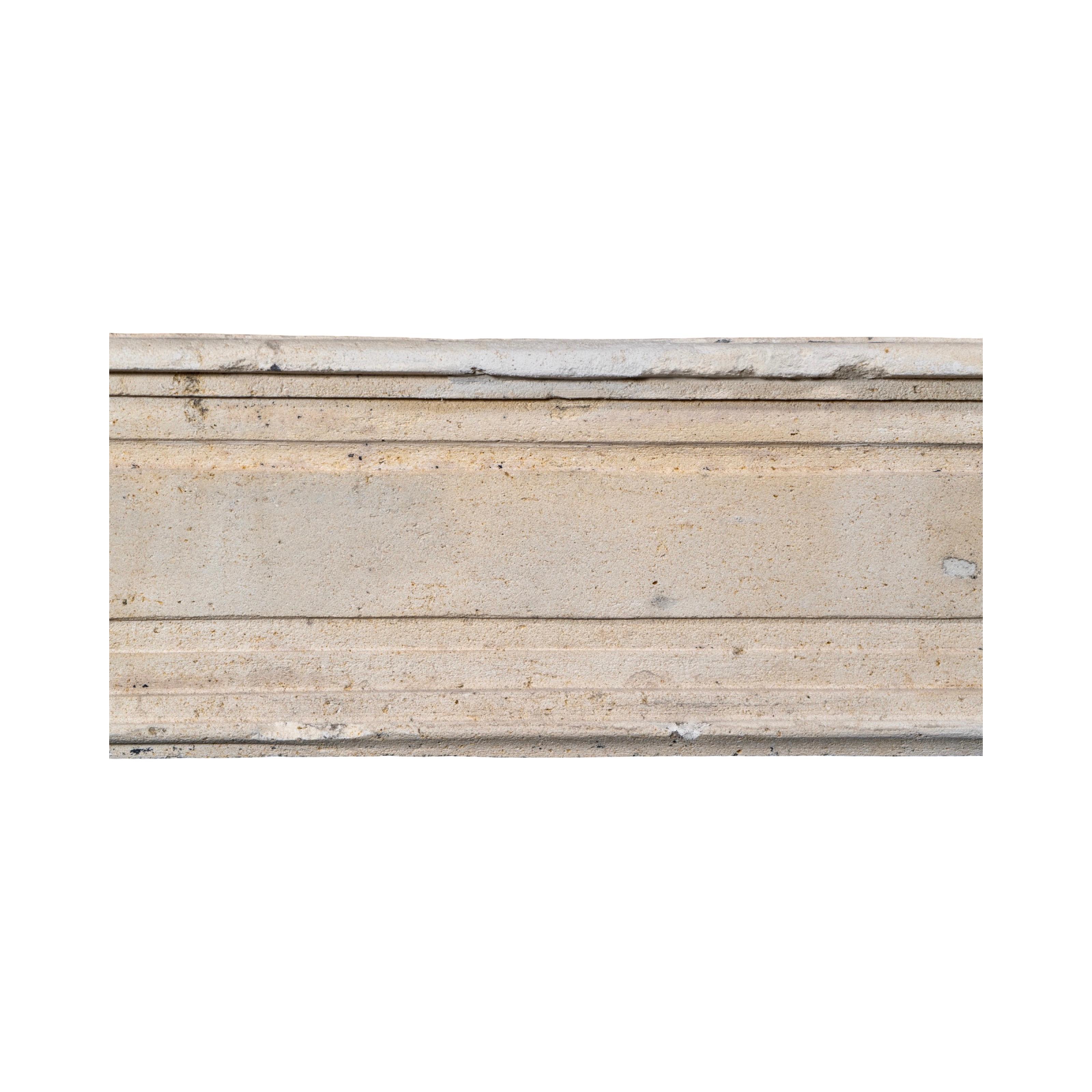 Cheminée ancienne en pierre calcaire française en vente 3