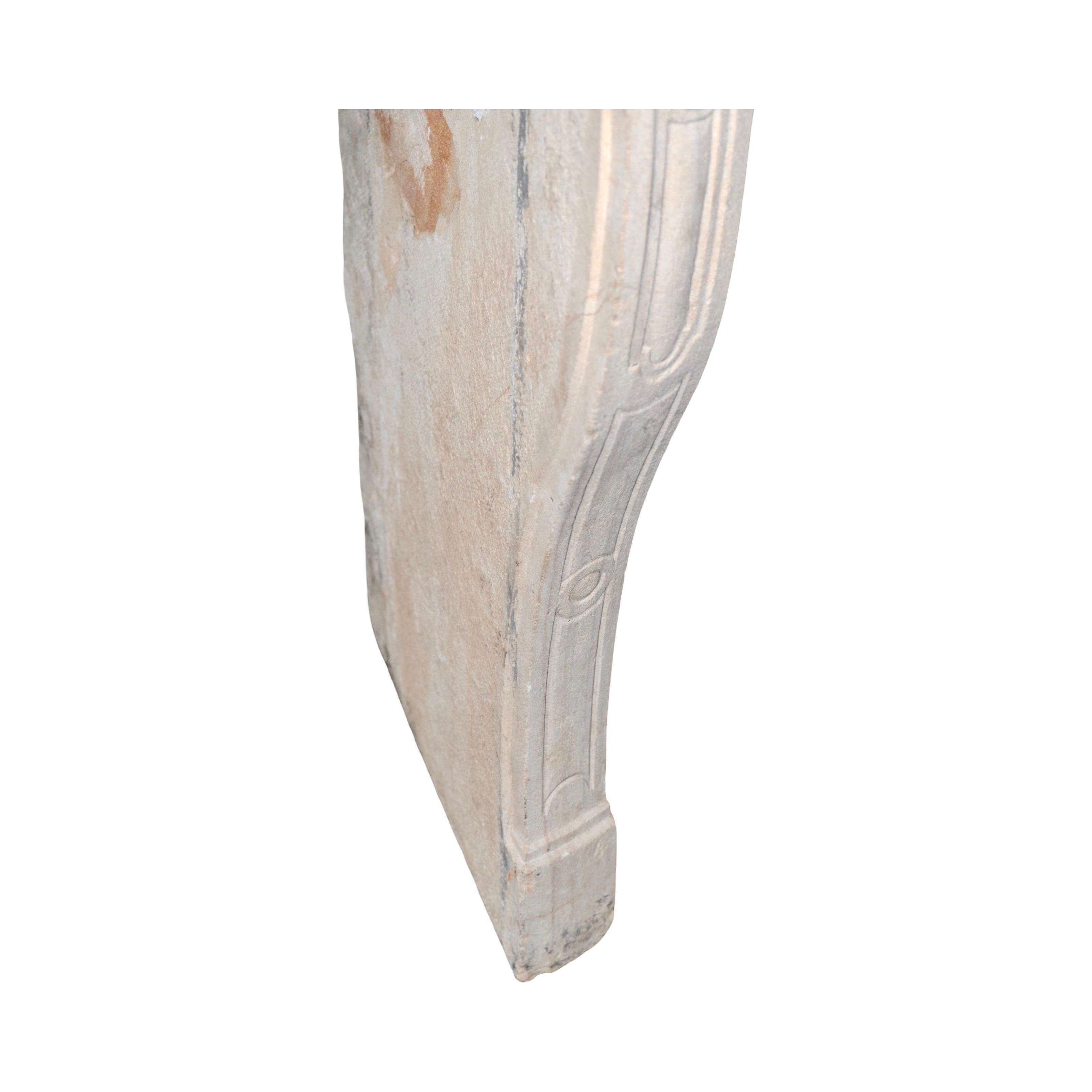 Antique French Mantello in pietra calcarea in vendita 4