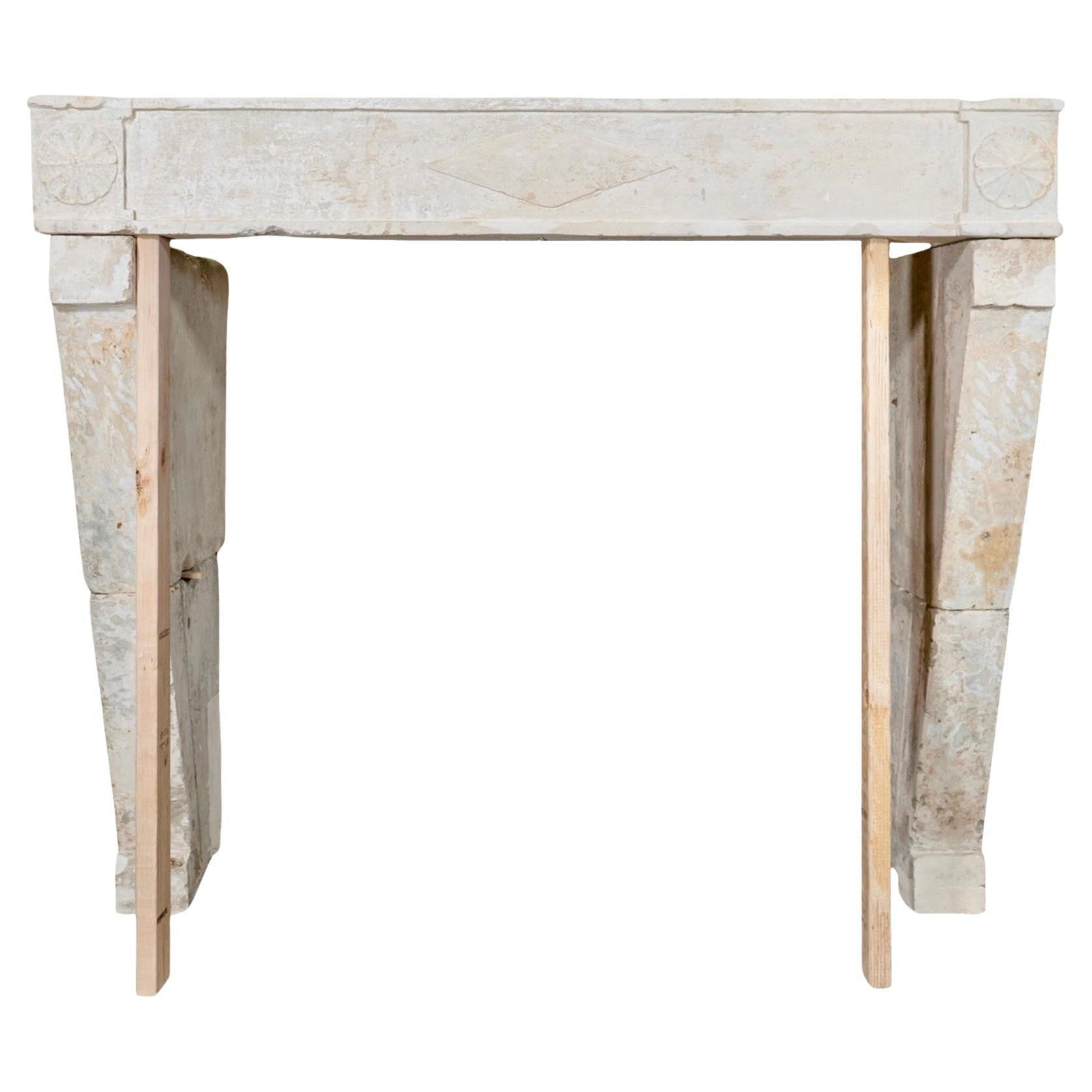 Antique French Mantello in pietra calcarea in vendita