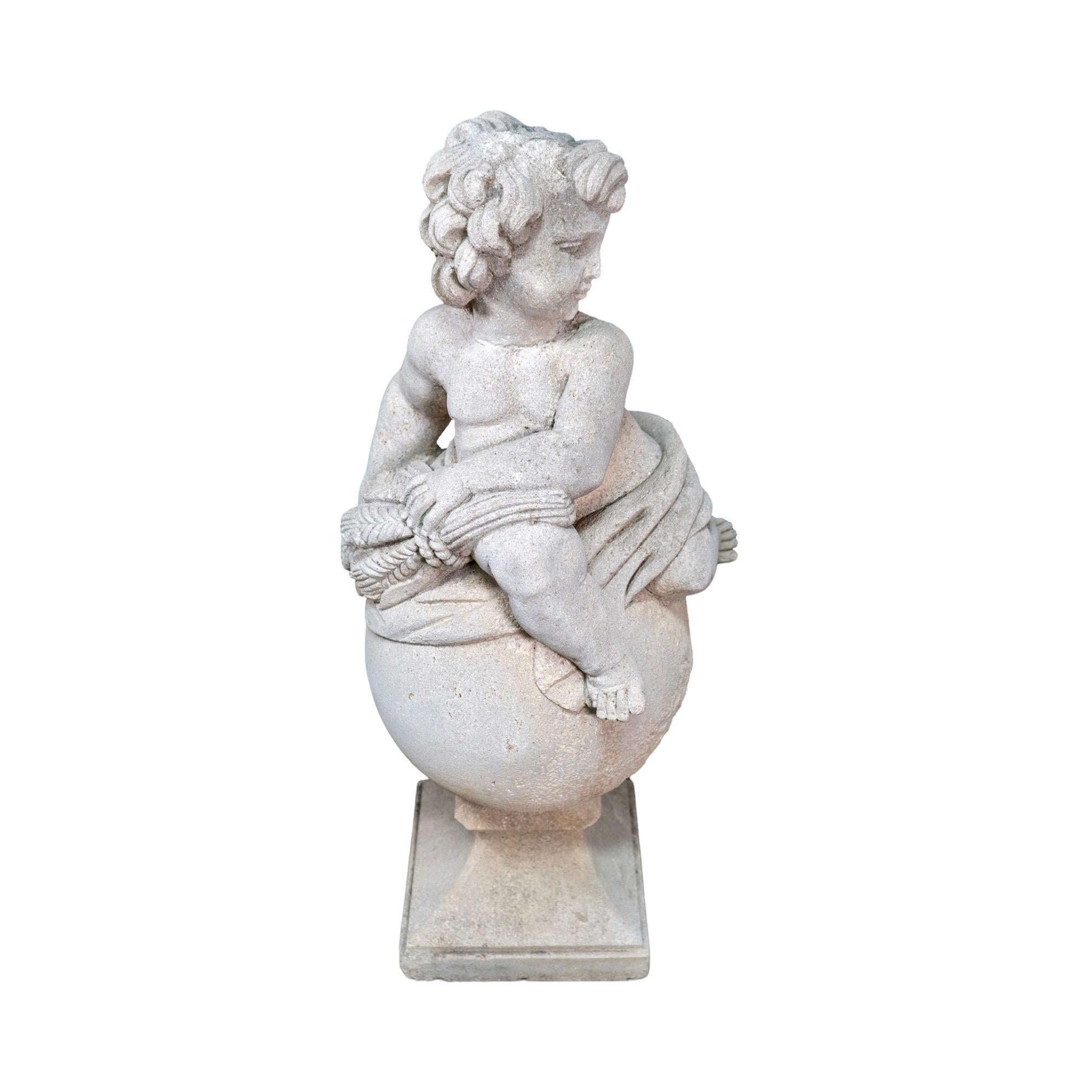 Sculpture Putti ancienne en pierre calcaire française Bon état - En vente à Dallas, TX