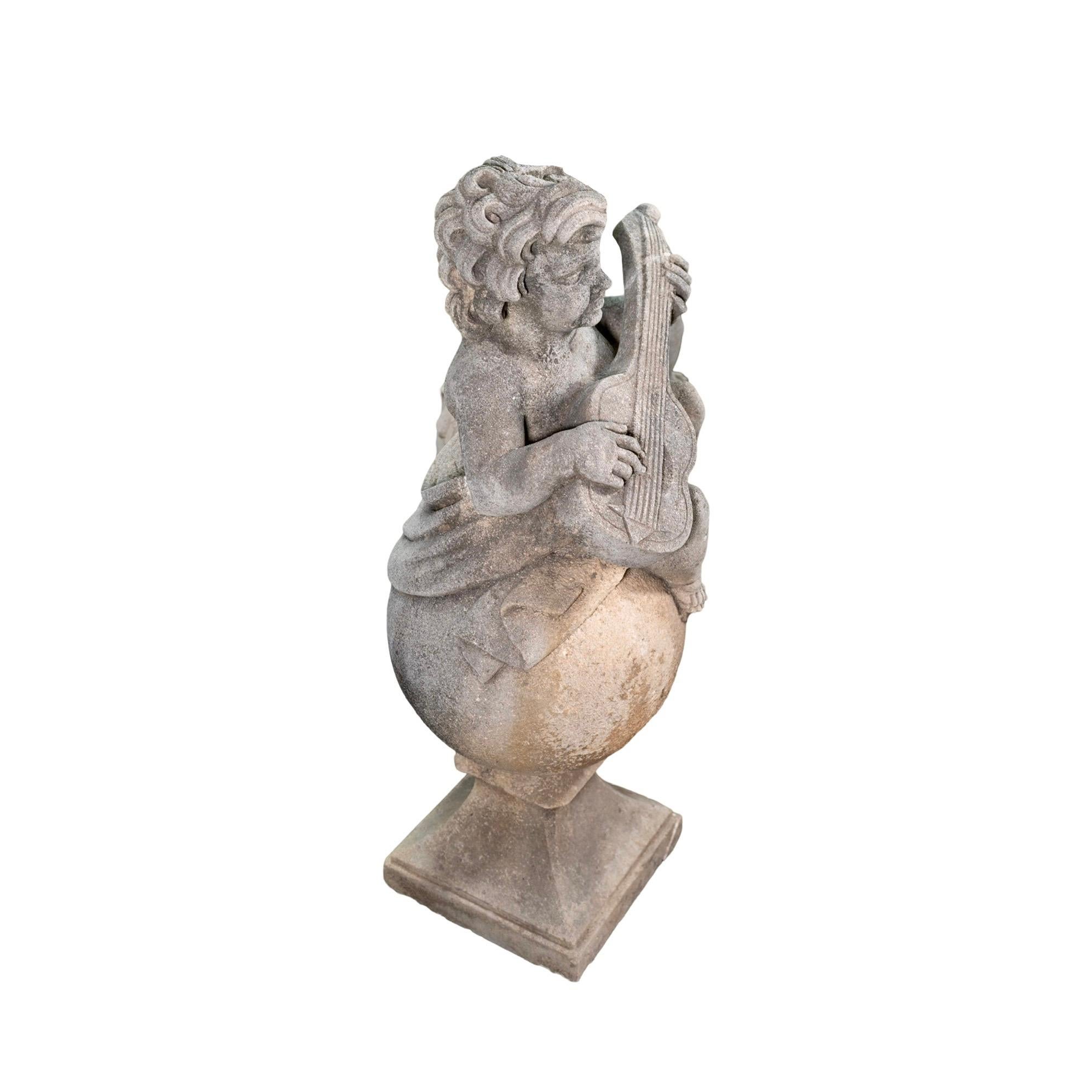 Antique French Escultura Putti de Piedra Caliza Fines del siglo XIX en venta
