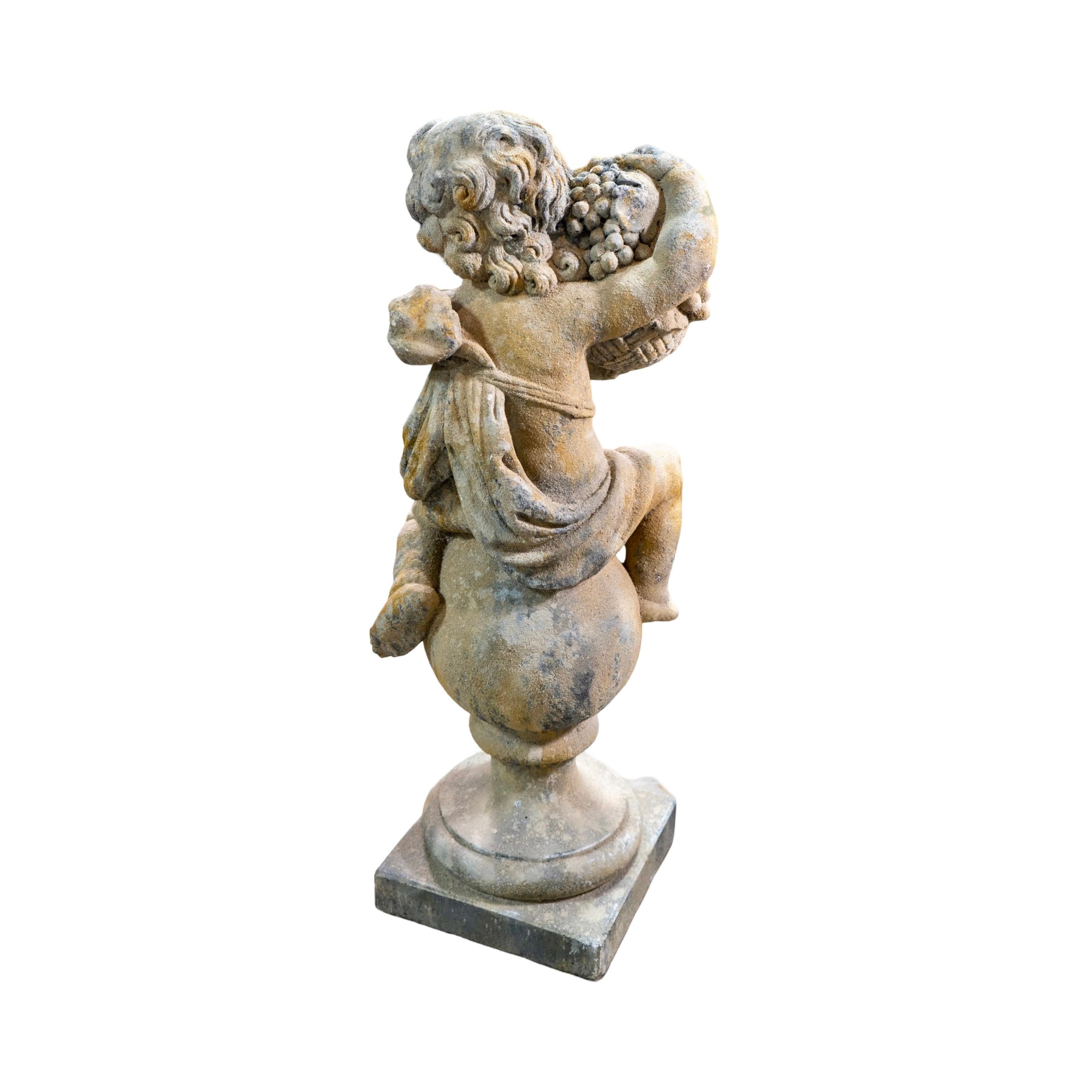Calcare Antique French Scultura di Putti in pietra calcarea in vendita