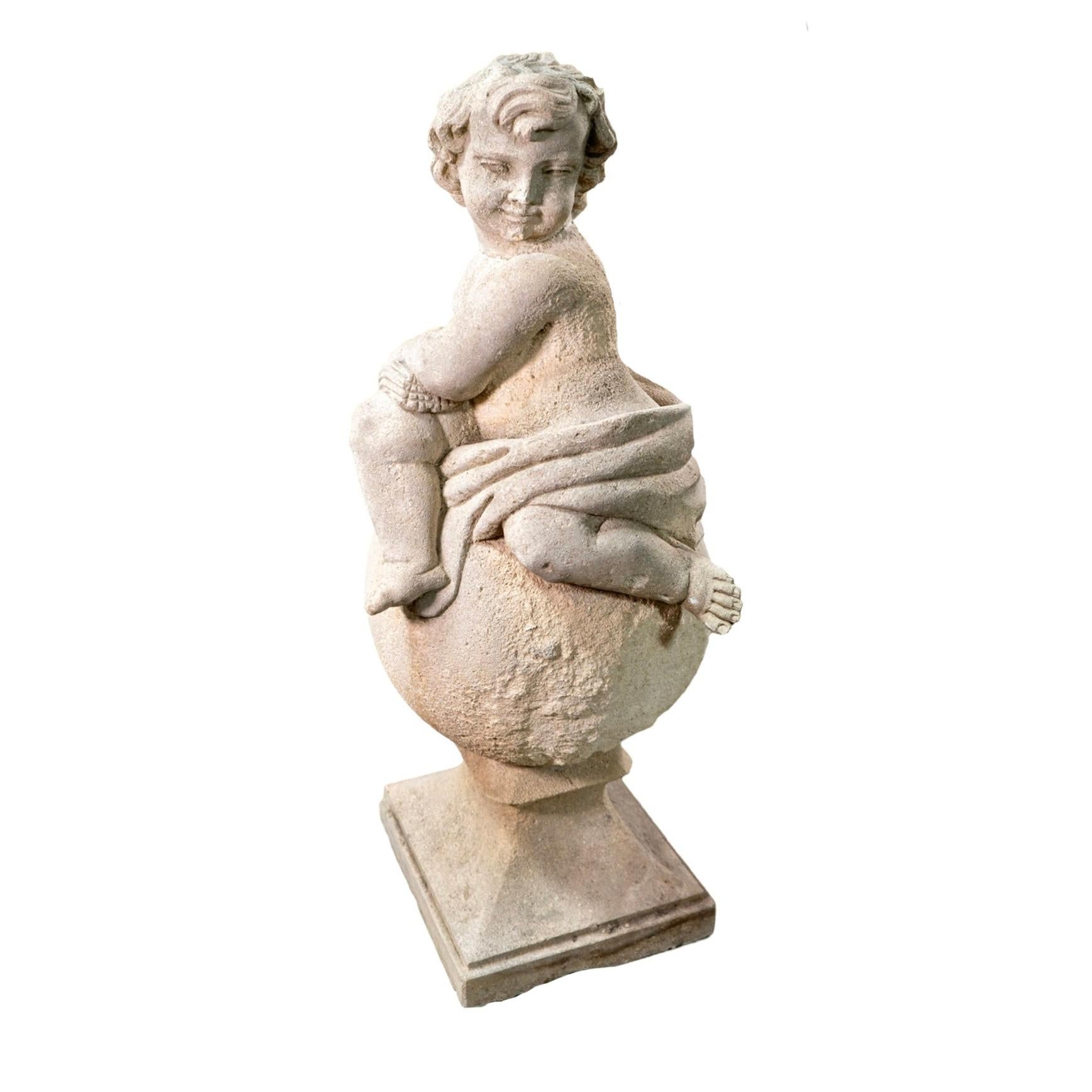 Calcaire Sculpture Putti ancienne en pierre calcaire française en vente