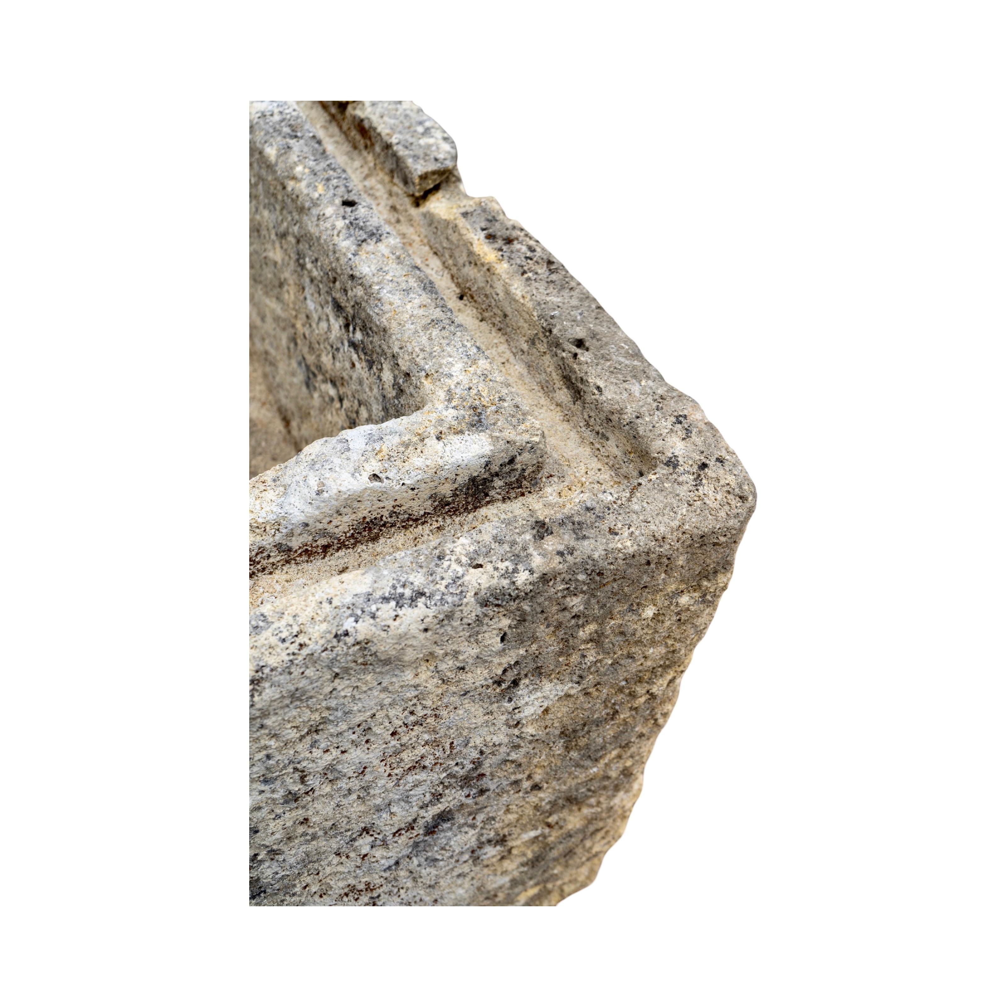 Antiguo abrevadero francés de piedra caliza en venta 8