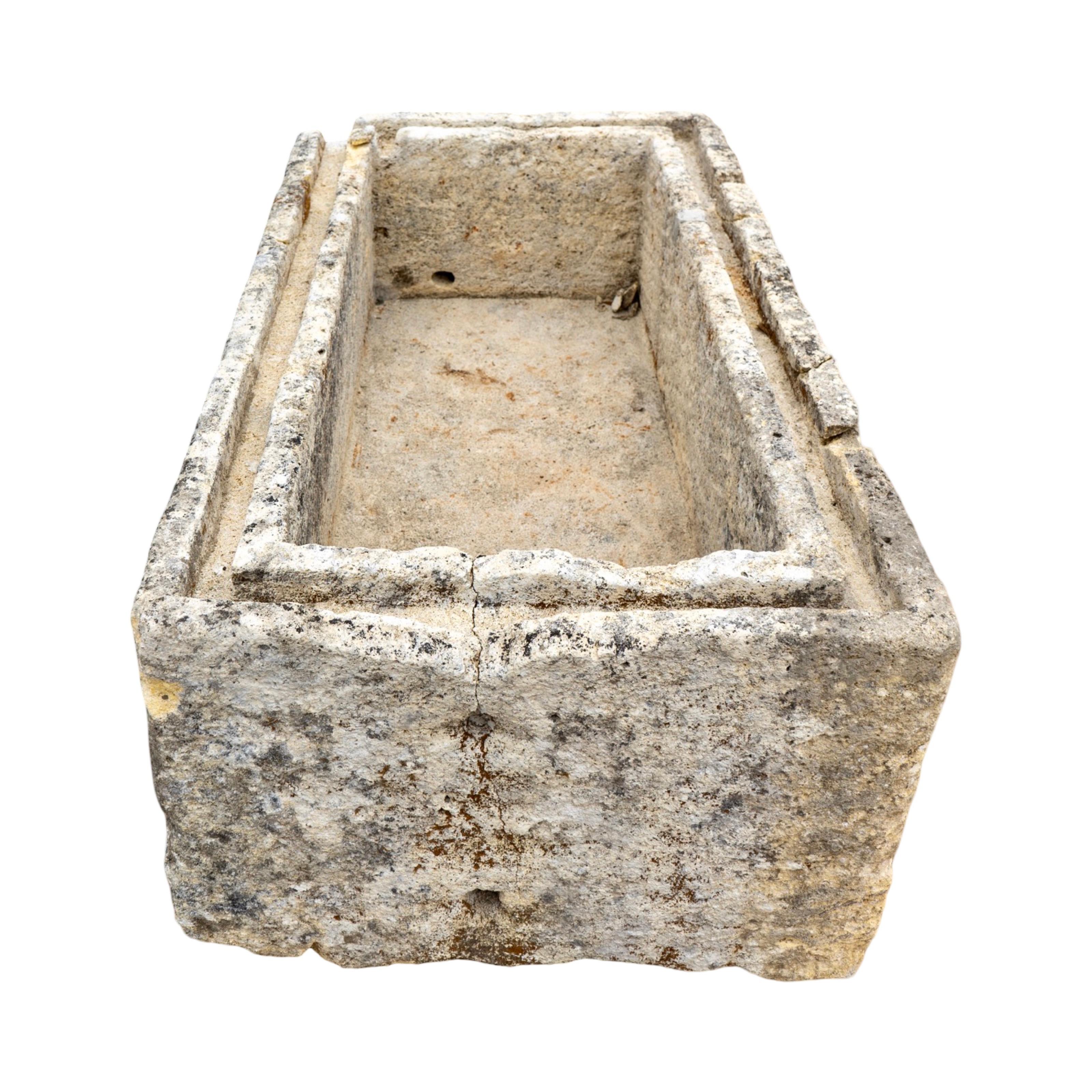 Antiguo abrevadero francés de piedra caliza en venta 9