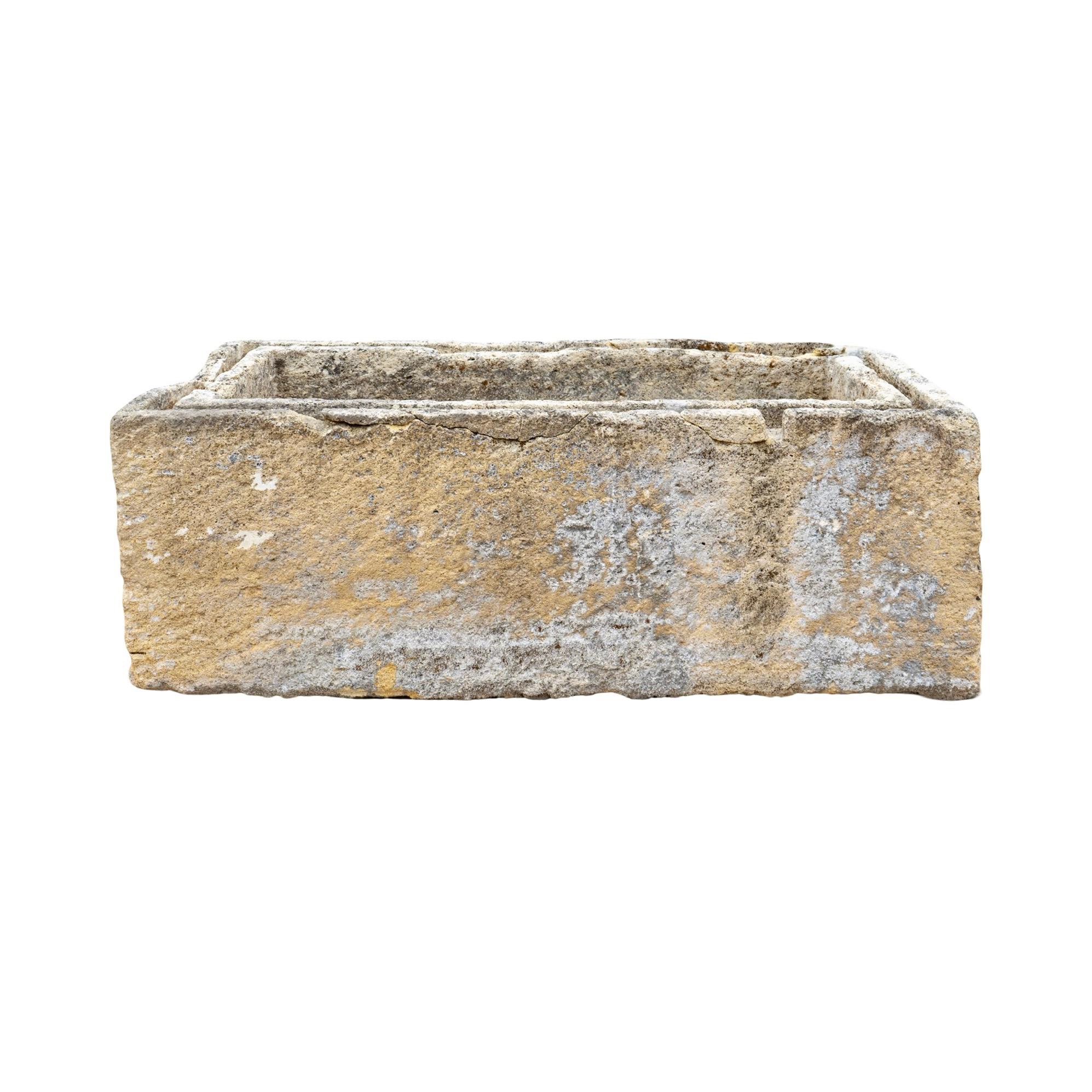 Antiguo abrevadero francés de piedra caliza en Bueno estado para la venta en Dallas, TX