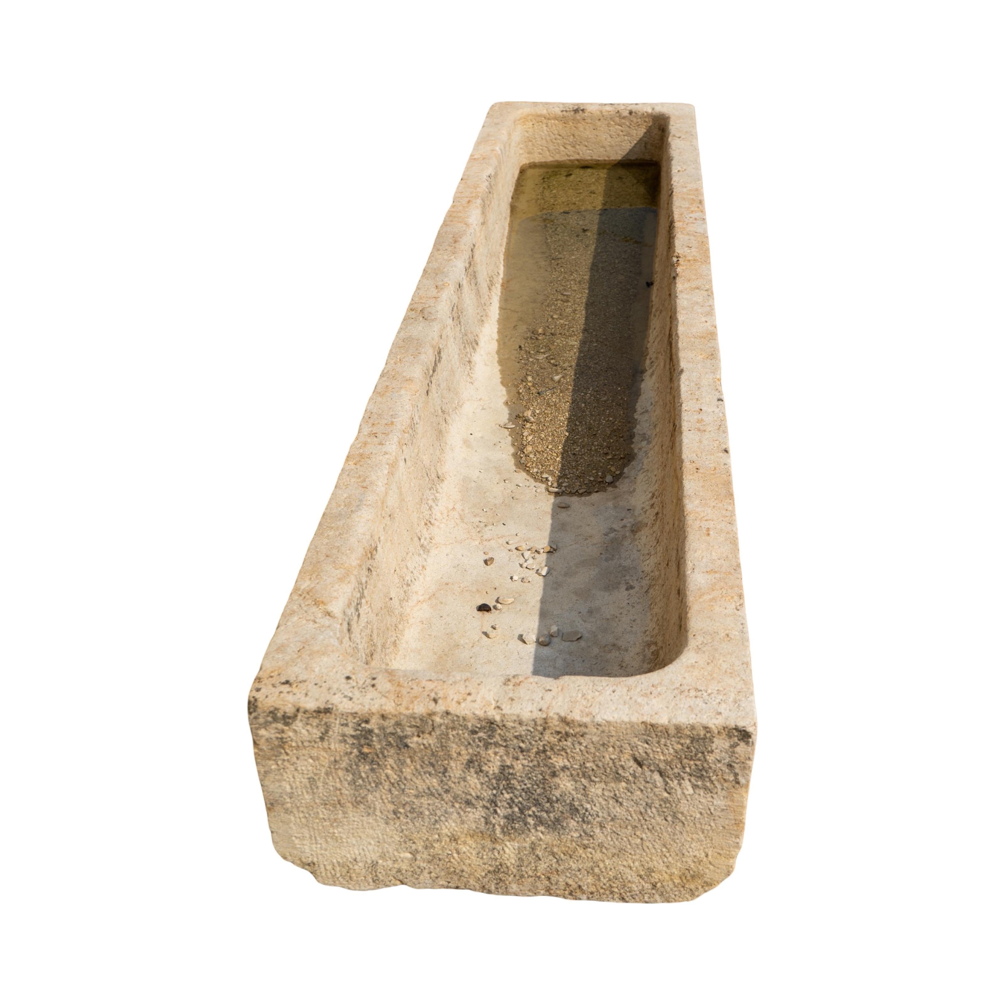 Fino al XVIII secolo Abbeveratoio in pietra calcarea francese Antique French in vendita
