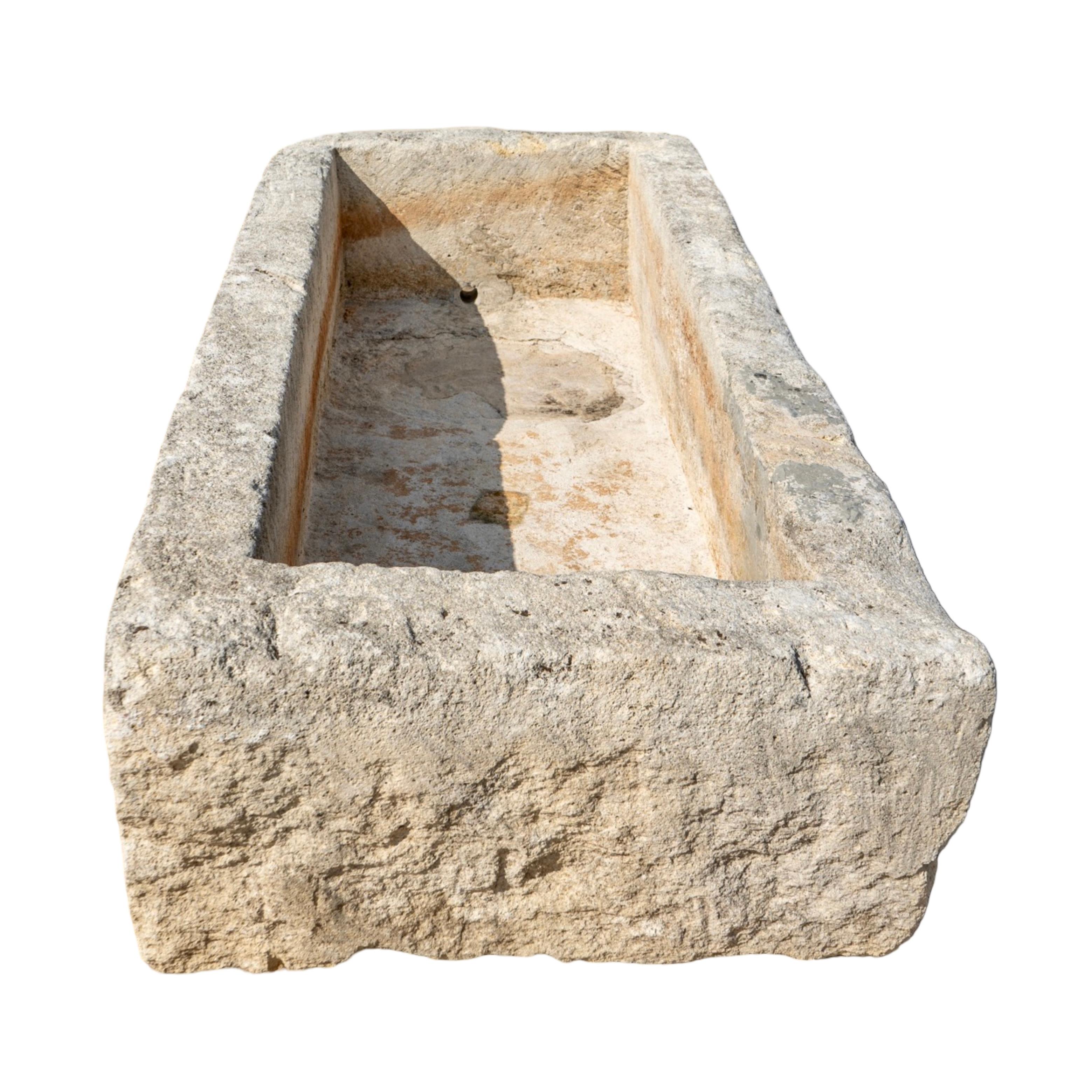 Fino al XVIII secolo Abbeveratoio in pietra calcarea francese Antique French in vendita
