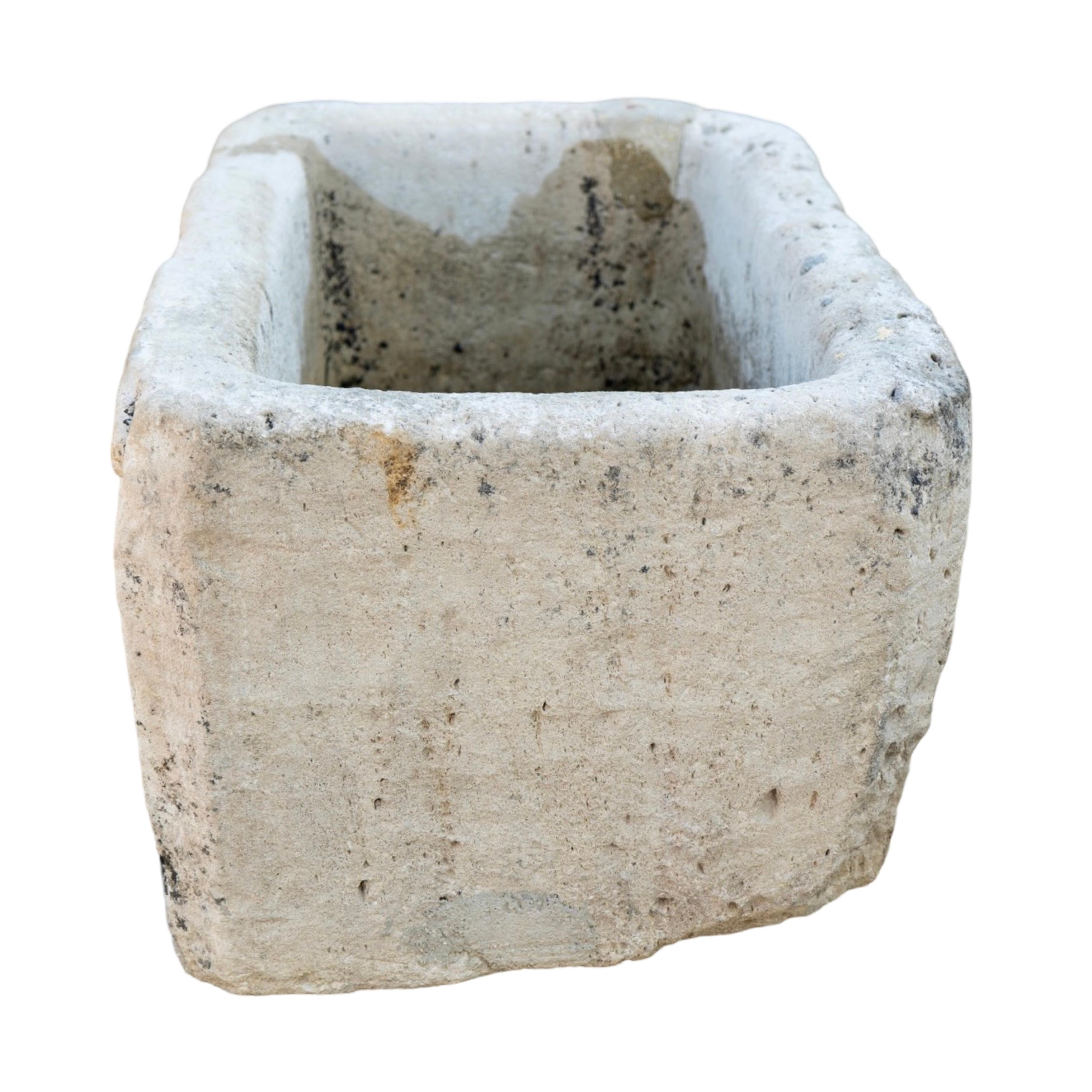 Ancienne auge en pierre calcaire française 3