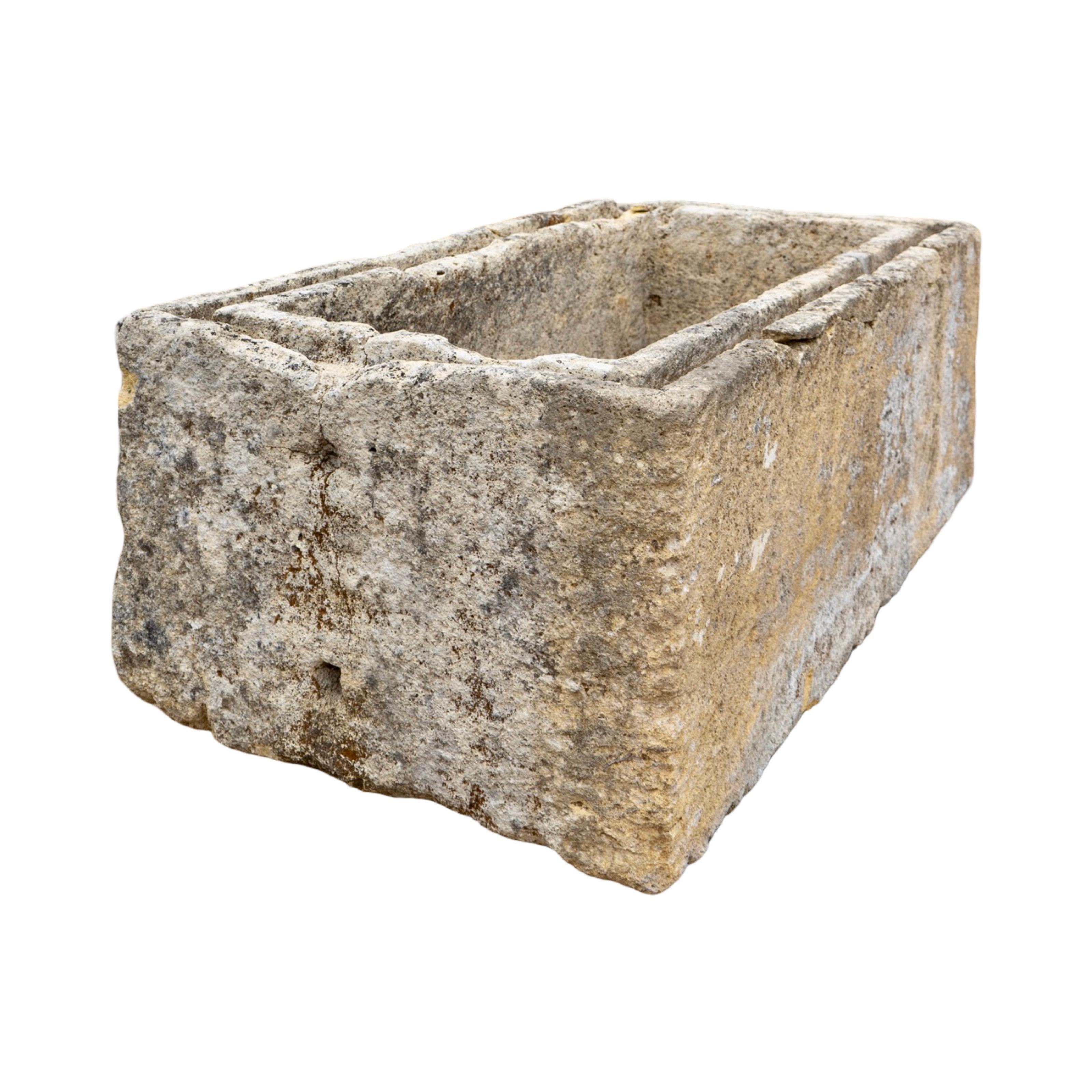 Antiguo abrevadero francés de piedra caliza en venta 4