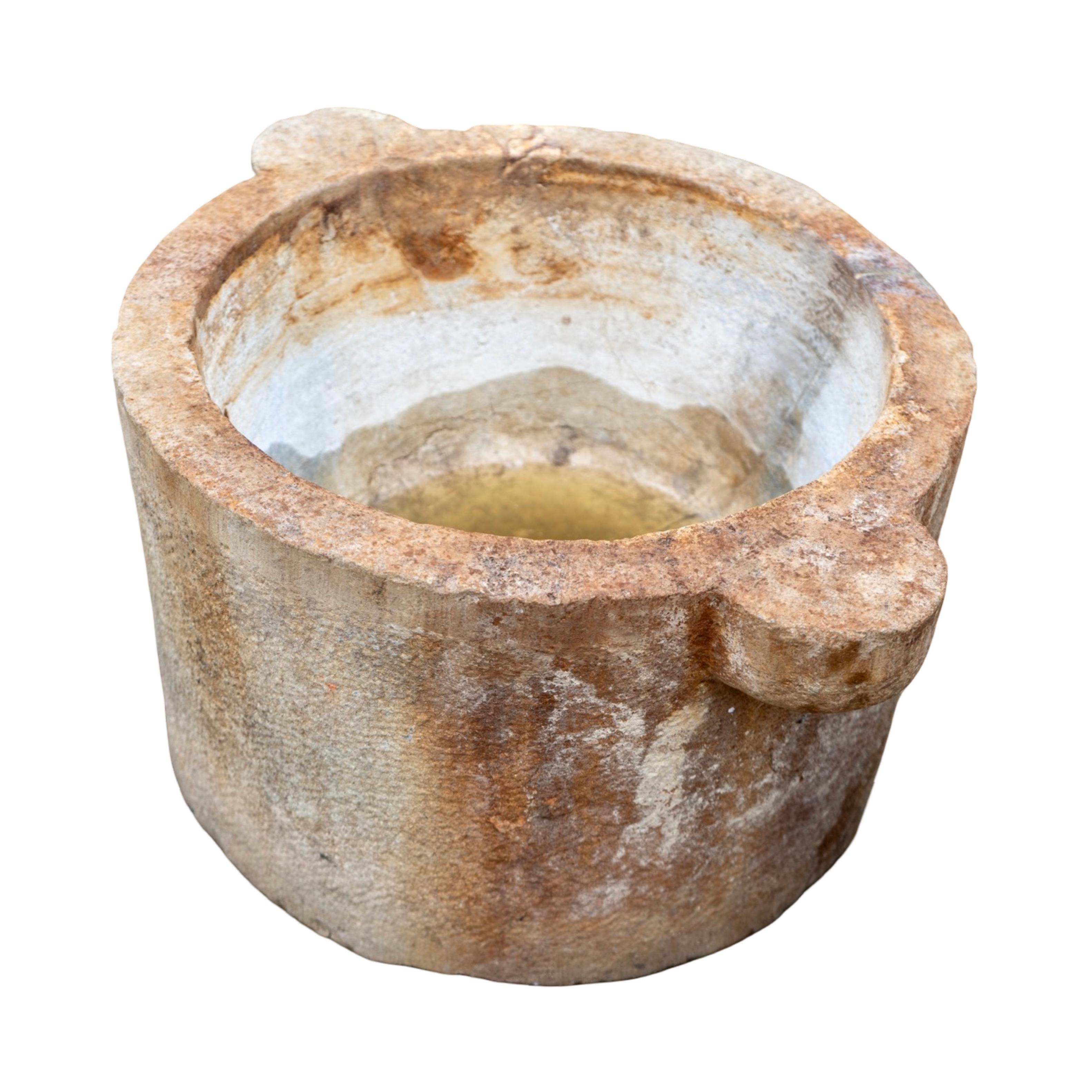 Vase ancien en pierre calcaire française en vente 1