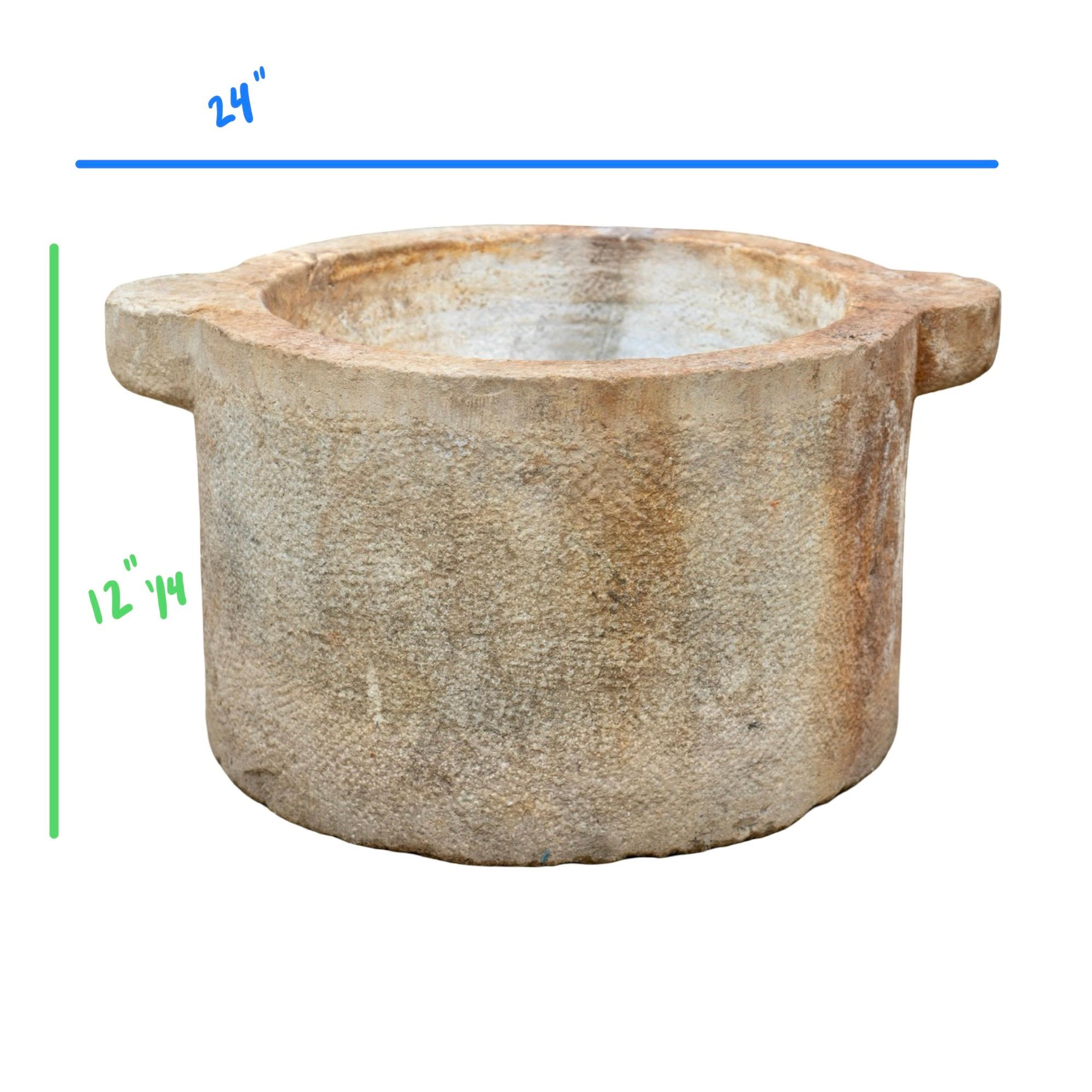 Vase ancien en pierre calcaire française en vente 2