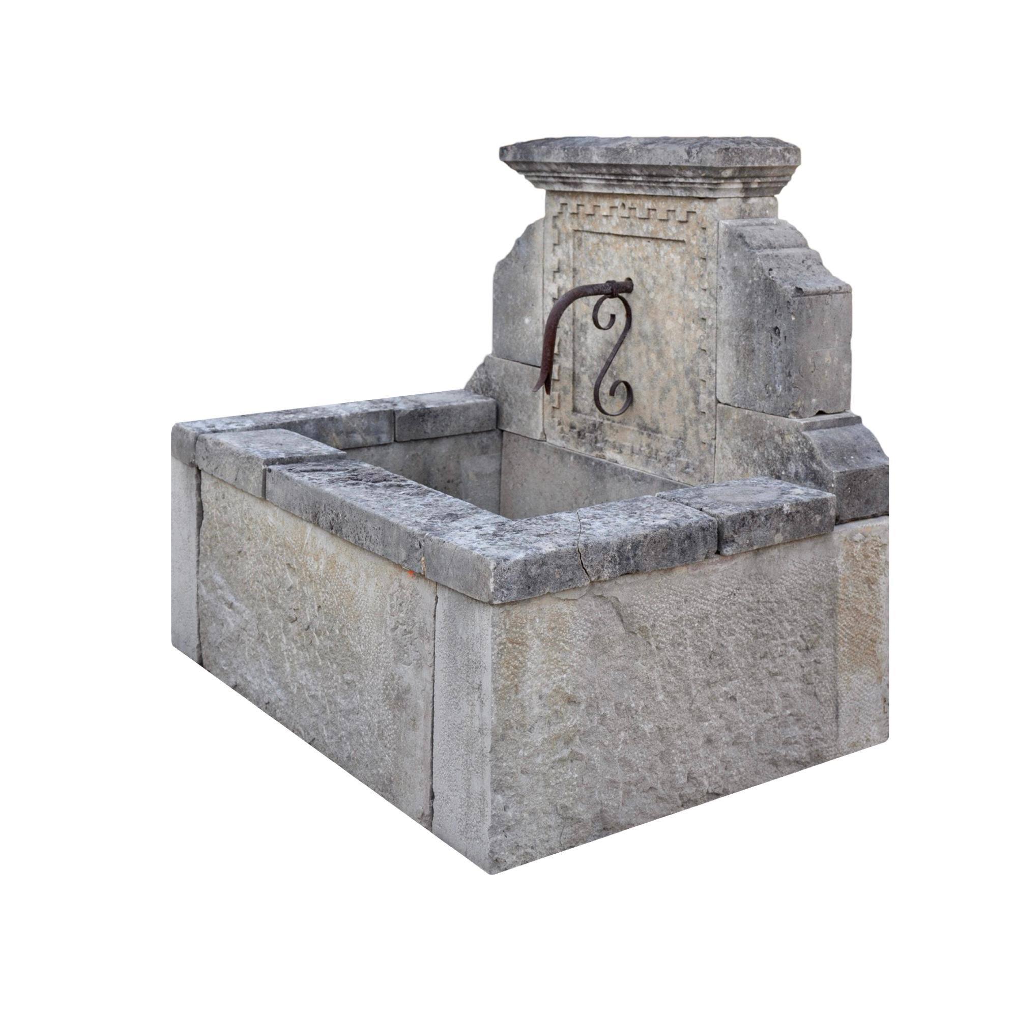 Fuente de pared de piedra caliza Antique French Caliza en venta
